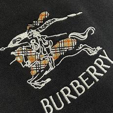 Burberry 战马刺绣半拉链翻领卫衣,采用 430 克纯棉双纱鱼鳞毛圈面料,面部无尘烧毛工艺 底部吸毛 环保活性染, Burberry 战马刺绣半拉链翻领卫衣,采用 430 克纯棉双纱鱼鳞毛圈面料,面部无尘烧毛工艺 底部吸毛 环保活性染,