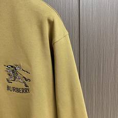 Burberry 战马刺绣半拉链翻领卫衣,采用 430 克纯棉双纱鱼鳞毛圈面料,面部无尘烧毛工艺 底部吸毛 环保活性染, Burberry 战马刺绣半拉链翻领卫衣,采用 430 克纯棉双纱鱼鳞毛圈面料,面部无尘烧毛工艺 底部吸毛 环保活性染,