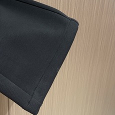 Prada 2026ss新款棉质抽绳直筒卫裤,经典的徽标带饰点缀,穿着舒适百搭永不过时无论跑步居家上班都搭配!客供进口毛 Prada 2026ss新款棉质抽绳直筒卫裤,经典的徽标带饰点缀,穿着舒适百搭永不过时无论跑步居家上班都搭配!客供进口毛