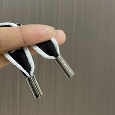 Gucci 男士新款侧边撞色织带休闲卫裤。两侧拼接撞色设计,很有时代气息 立体修身裁剪版型,休闲外出,居家都是最佳的搭配 Gucci 男士新款侧边撞色织带休闲卫裤。两侧拼接撞色设计,很有时代气息 立体修身裁剪版型,休闲外出,居家都是最佳的搭配