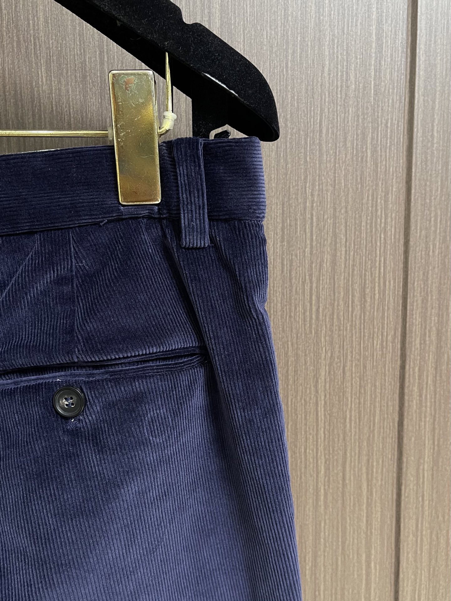 Loro Piana fw秋冬新款直筒灯芯绒休闲裤，适合各个年龄段。进口绒面。舒适柔软亲肤，上身效果超级棒时尚百搭，笔挺