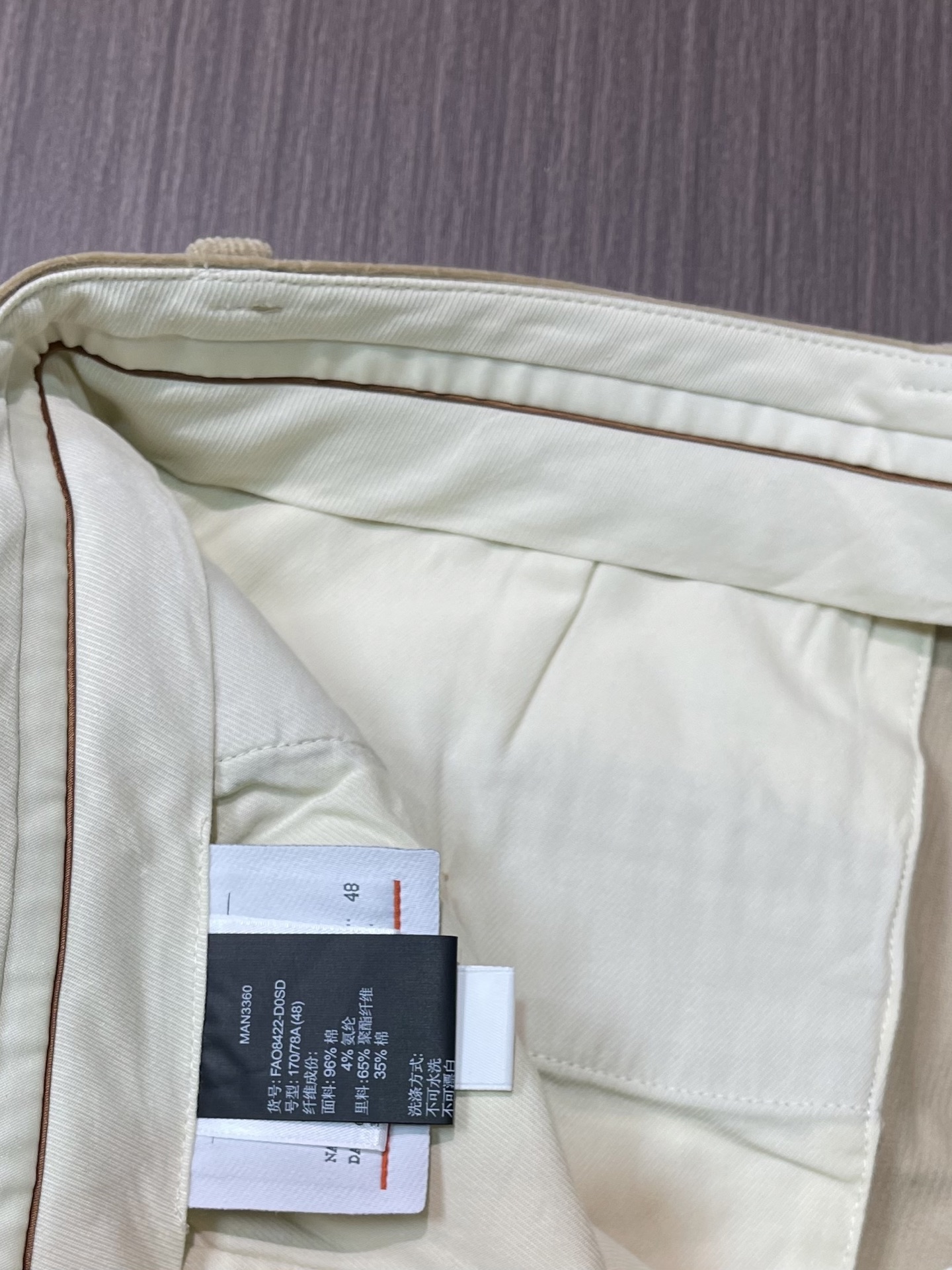 Loro Piana fw秋冬新款直筒灯芯绒休闲裤，适合各个年龄段。进口绒面。舒适柔软亲肤，上身效果超级棒时尚百搭，笔挺