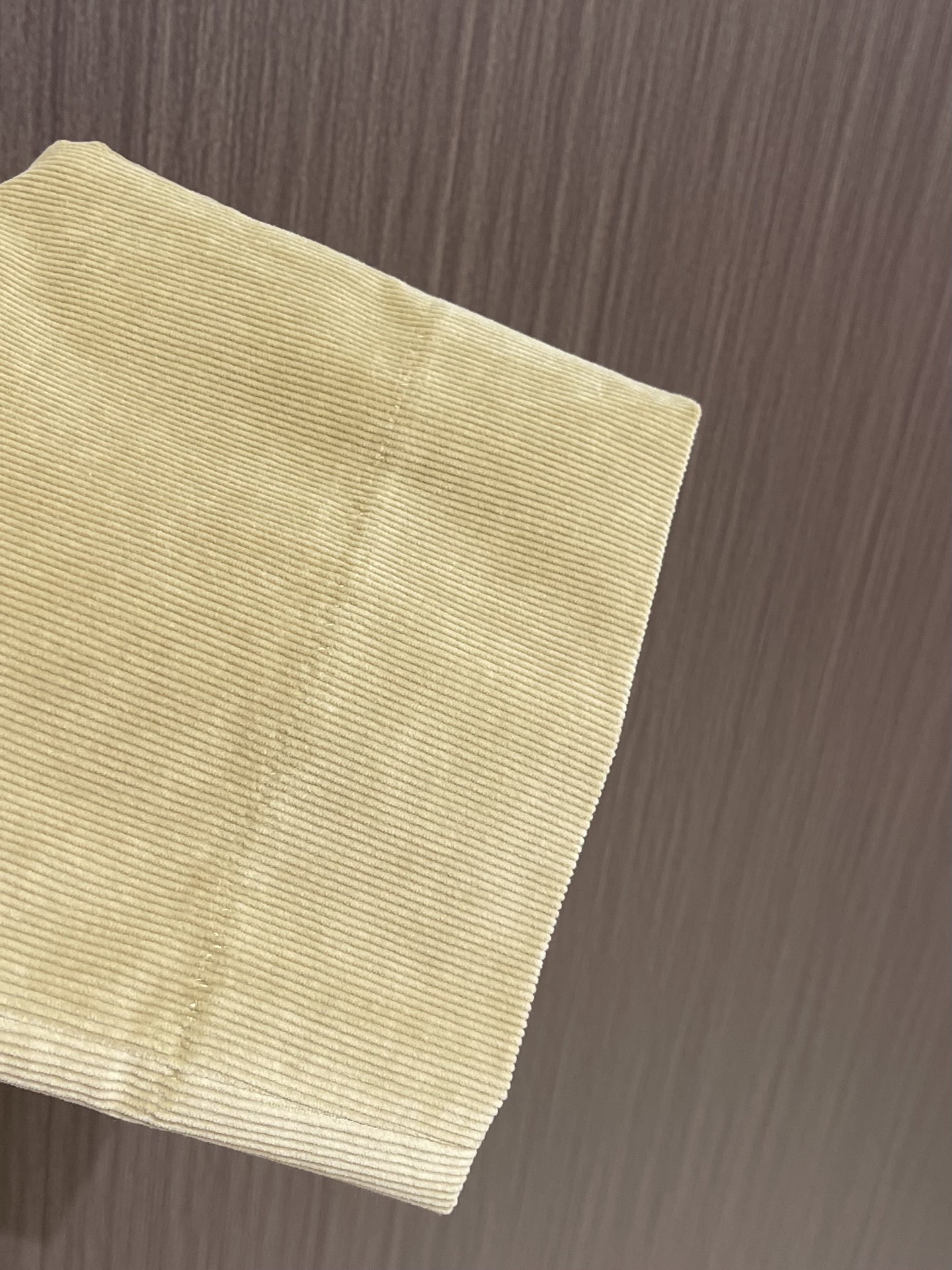 Loro Piana fw秋冬新款直筒灯芯绒休闲裤，适合各个年龄段。进口绒面。舒适柔软亲肤，上身效果超级棒时尚百搭，笔挺