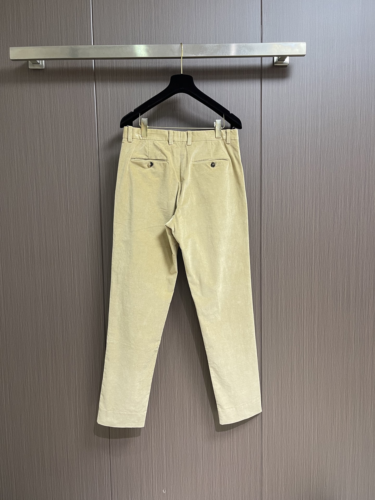Loro Piana fw秋冬新款直筒灯芯绒休闲裤，适合各个年龄段。进口绒面。舒适柔软亲肤，上身效果超级棒时尚百搭，笔挺