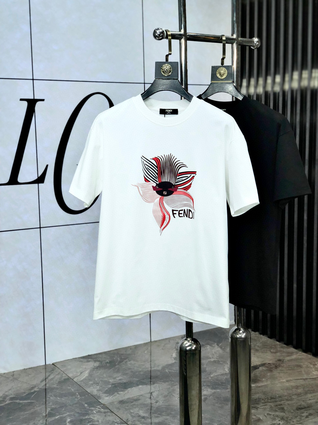 NO:444196,Fendi Size Length Bust, shoulders, wide sleeves, long weight S 6748 4920-120 M 7151.5 5120 120-140 L 7255 5422 140-160 XL 7457 5622 160-170 2XL76.55957.523 170-1 3XL77.561.56023 1-210 Spring and summer new casual loose cotton round neck short-sleeved T-shirt for couples!  Trading companies have sparse channels and are released on the official website at the same time!  The latest spring and summer series, classic fashion design elements, injecting full vitality into the new series. This T-shirt is carefully selected for imported cotton fabrics. The fabric feels skin-friendly and soft and delicate, and the body logo print design!  It has an extremely comfortable and breathable wearing experience. The whole item is very eye-catching and fashionable, and is deeply loved by young people today!  The loose round neck cut is a neutral style regardless of age and gender, suitable for matching all the styles and looks you need in your daily life!  It is recommended to wear couple outfits to go out on the street to make it more pleasing to the eye!  Size S-3XL, fendi, T-shirt,tees, t-shirt,alexander wang19860909芬迪 尺码 衣长 胸围肩宽袖长体重 S 6748 4920-120 M 7151.5 5120 120-140 L 7255 5422 140-160 XL 7457 5622 160-170 2XL76.55957.523 170-1 3XL77.561.56023 1-210 春夏新款男女同情侣款休闲宽松棉质圆领短袖T恤衫！贸易公司渠道稀出,同步官网发售 ！ 春夏最新系列,经典时尚设计元素,为全新系列注入满满活力,这款T恤衫用心甄选客供进口棉面料制成,面料手感亲肤柔软细腻,衣身logo印花设计！拥有着无比舒适透气性的穿着体验,整件单品极具吸睛度与时尚感,深受当下年轻人的喜爱！基础宽松的圆领版型裁剪,不分年龄与性别的中性款式,适合搭配你日常所需的所有风格与造型！建议搭配情侣装出街会更为养眼出色！尺码S-3XL,,fendi,T-shirt,tees，t-shirt,alexander wang,Men's clothing