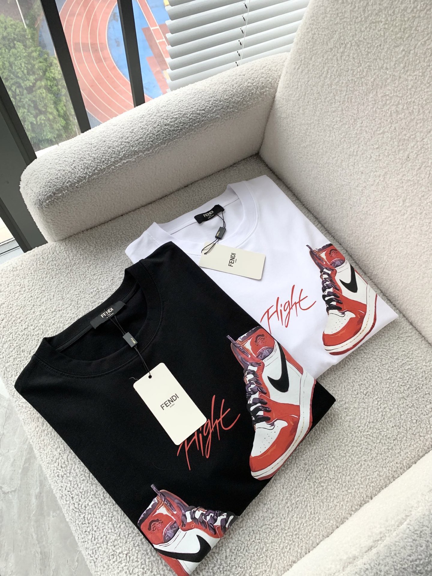 NO:522473,(Top version, differentiated currency) 2025 Fendi Summer new model, launched double yarn pure cotton fabric short sleeves, spring and summer catwalk style, personalized exclusive style, same style, imported custom dyed fabric, back collar chain bottom covers shoulder, water does not deform or shrinks, the latest brick cabinets in spring and summer synchronizes, fashionable and personalized, super versatile and beautiful style, both men and women are very suitable, man and man must have, the latest brick cabinets in spring and summer synchronizes, fashionable and personalized, super versatile and beautiful style, the latest brick cabinets in spring and summer synchronizes, fashionable and personalized, super versatile and beautiful style, both men and women are very suitable, man and man must have. Color white, black, S-3XL (please report height and weight if order),,fendi, T-shirt, alexander wang19860909（顶级版本 区别通货） 2025 芬迪 夏季新款 重磅推出双纱纯棉面料短袖 春夏走秀款 个性独家款式 男女同款 采用进口定制定染面料 后领锁链底全包肩 过水不变形不缩水 春夏最新砖柜同步 时尚又个性 超级百搭好看款 男女都非常合适 人手必备款 春夏最新砖柜同步 时尚又个性 超级百搭好看款 春夏最新砖柜同步 时尚又个性 超级百搭好看款 男女都非常合适 人手必备款. 颜色白色 黑色 码数S-3XL（下单请报身高体重）,,fendi,T-shirt,alexander wang,Men's clothing