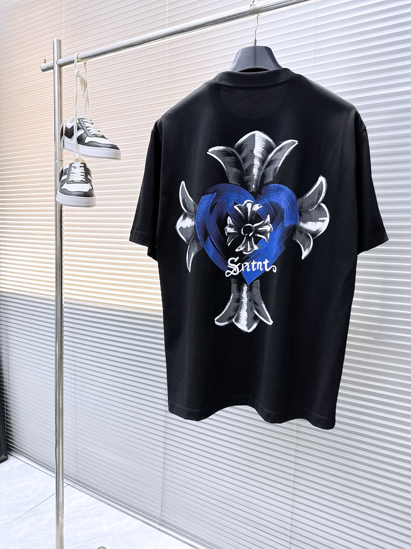 NO:481155,Croxin 2025 spring and summer new original single men's round neck short-sleeved T-shirt sold simultaneously High-end quality High-version OS wide version Hot customized imported double-strand pure cotton fabric Printed letter logo design with soft and delicate touch, skin-friendly and comfortable wearing OEM factory fine-made upper body very handsome and stylish Men's essential items S-3XL (please report height and weight if order) Black White, chrome hearts, T-shirt,tees, t-shirt,alexander wang19860909克罗心2025春夏新款原单男士圆领短袖T恤 同步售卖 高端品质 高版本 OS版型阔版 爆款定制进口双股纯棉面料 胸前后背印胶字母logo设计 手感柔软细腻 穿着亲肤舒适 代工厂精细做上身非常帅气有型 男士必备单品 尺码S-3XL（下单请报身高体重) 黑色 白色,,chrome hearts,T-shirt,tees，t-shirt,alexander wang,Men's clothing