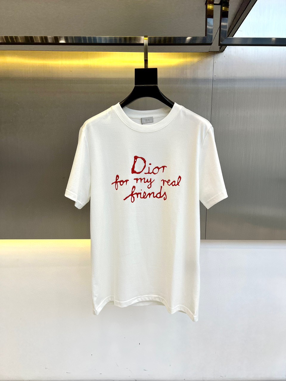 NO:454219,Dior2025 new model first release latest short-sleeved round-neck T-shirt, high-end customization, avant-garde and fashionable design!  High-end customized high-strength cotton fabric. It feels soft and comfortable to wear. It has exquisite car lines. Its workmanship is exquisite. The upper body effect is invincible and handsome!  A must-have item for handsome men!  S-3XL 'Please report height and weight by ordering' Color black white, Dior, T-shirt, tees, t-shirt, alexander wang19860909Dior2025新款首发最新款短袖圆领T恤 高端订制 设计前卫时尚！高端定制高支棉面料.手感柔软.穿着舒适.级别精致车线.做工精细.上身效果无敌帅气！型男必备单品！ 码数S-3XL《下单请报身高体重》 颜色黑色 白色,,dior,T-shirt,tees，t-shirt,alexander wang,Men's clothing