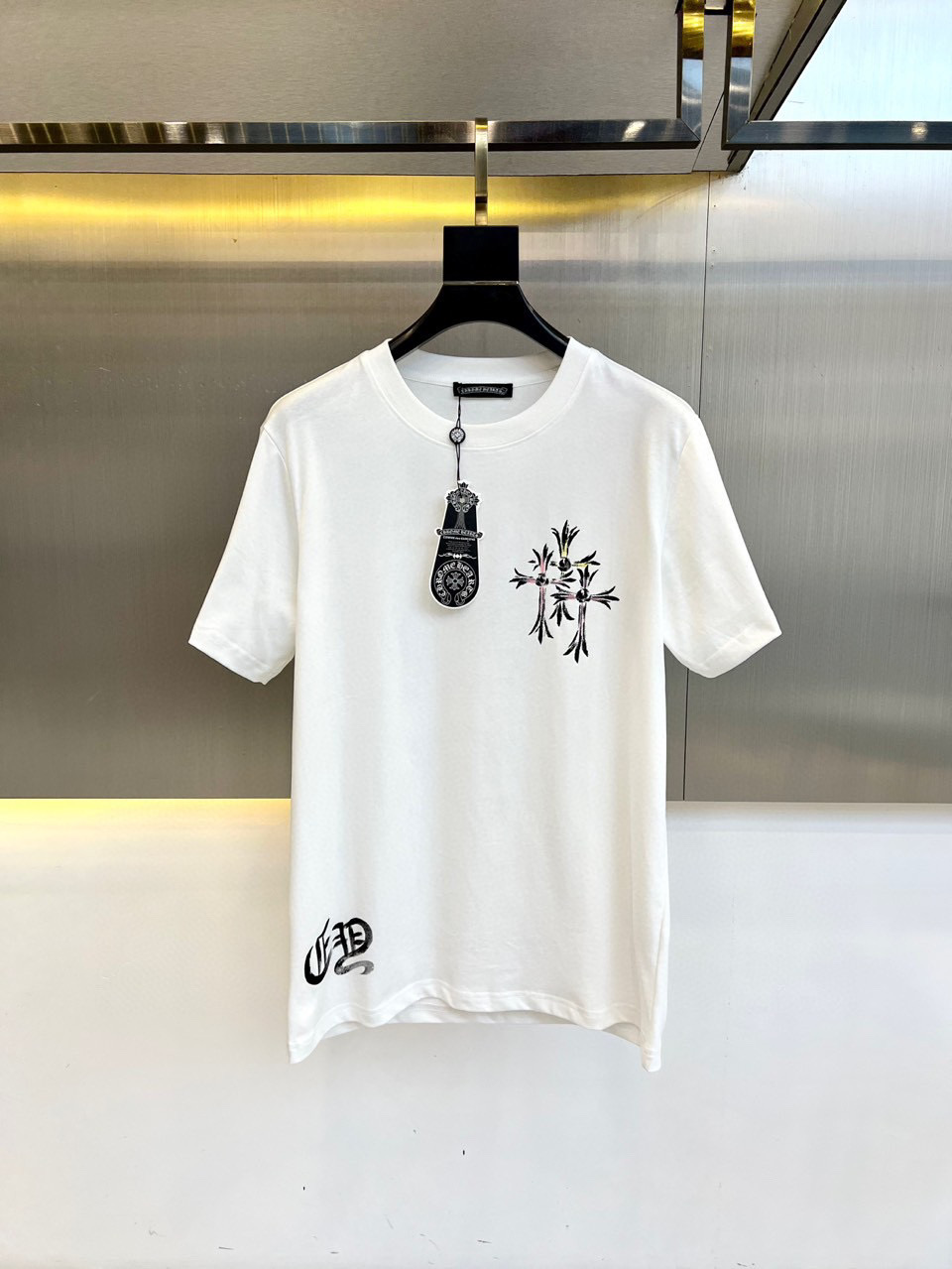 NO:458467,Crowxin's new 2025 new model is the latest short-sleeved round-neck T-shirt with high-end customization and avant-garde and fashionable design!  High-end customized high-strength cotton fabric. It feels soft and comfortable to wear. It has exquisite car lines. Its workmanship is exquisite. The upper body effect is invincible and handsome!  A must-have item for handsome men!  S-3XL 'Please report height and weight by ordering' Color black white, chrome hearts, T-shirt, tees, t-shirt, alexander wang19860909克罗心2025新款首发最新款短袖圆领T恤 高端订制 设计前卫时尚！高端定制高支棉面料.手感柔软.穿着舒适.级别精致车线.做工精细.上身效果无敌帅气！型男必备单品！ 码数S-3XL《下单请报身高体重》 颜色黑色 白色,,chrome hearts,T-shirt,tees，t-shirt,alexander wang,Men's clothing