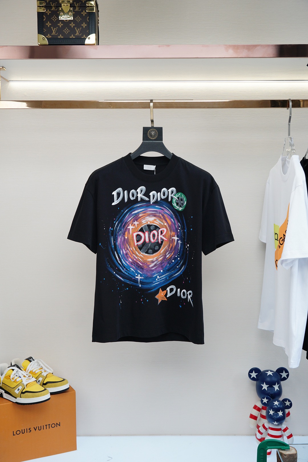 NO:505485,'High-end quality, long-term stock' Dior2025 new model first releases the latest short-sleeved round-neck T-shirt, high-end customization, avant-garde and fashionable design!  High-end customized high-strength cotton fabric. It feels soft and comfortable to wear. It has exquisite car lines. Its workmanship is exquisite. The upper body effect is invincible and handsome!  A must-have item for handsome men!  S-3XL 'Please report height and weight by ordering' Color black white, Dior, T-shirt, tees, t-shirt, alexander wang19860909《高端品质 长期有货》 Dior2025新款首发最新款短袖圆领T恤 高端订制 设计前卫时尚！高端定制高支棉面料.手感柔软.穿着舒适.级别精致车线.做工精细.上身效果无敌帅气！型男必备单品！ 码数S-3XL《下单请报身高体重》 颜色黑色 白色,,dior,T-shirt,tees，t-shirt,alexander wang,Men's clothing