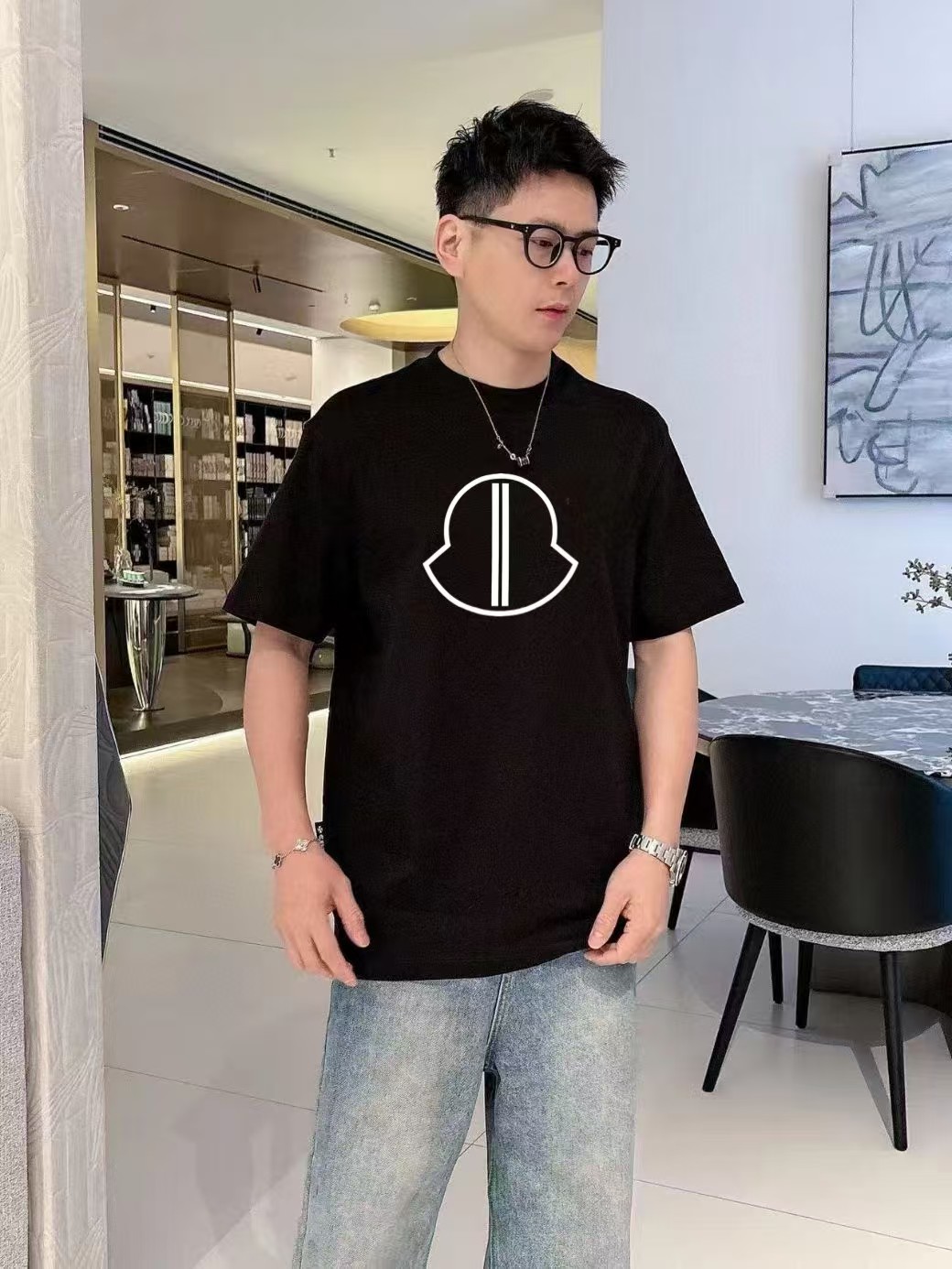 NO:456570,'High-end quality, long-term stock' The newest short-sleeved round-neck T-shirt with 2025 new style, the first release of the latest short-sleeved round-neck T-shirt with high-end customization, avant-garde and fashionable design!  High-end customized high-strength cotton fabric. It feels soft and comfortable to wear. It has exquisite car lines. Its workmanship is exquisite. The upper body effect is invincible and handsome!  A must-have item for handsome men!  S-3XL 'Please report height and weight by ordering' Color black white, louis vuitton, Moncler, T-shirt, tees, t-shirt, alexander wang19860909《高端品质 长期有货》 蒙口LVLabubuLV2025新款首发最新款短袖圆领T恤 高端订制 设计前卫时尚！高端定制高支棉面料.手感柔软.穿着舒适.级别精致车线.做工精细.上身效果无敌帅气！型男必备单品！ 码数S-3XL《下单请报身高体重》 颜色黑色 白色,,louis vuitton,Moncler,T-shirt,tees，t-shirt,alexander wang,Men's clothing
