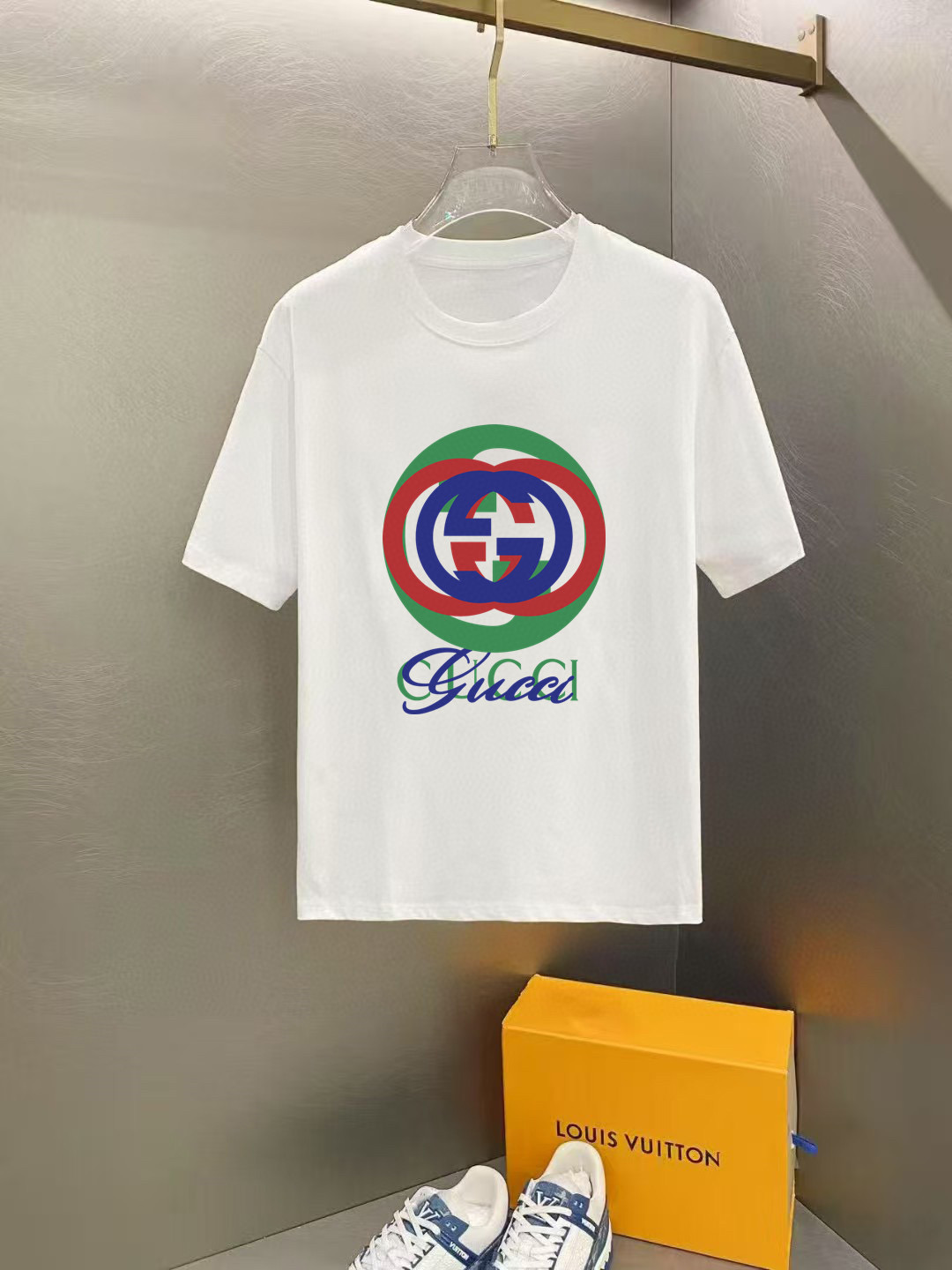 NO:475054,GUCCI 2025 Spring and Summer Series New Products Men's Round Neck Short Sleeve Luxury Brand Letters Logo Logo Logo Logo Logo Logo Logo Logo Logo Logo Logo, you can appreciate the youthfulness and fashion sense brought by this design!  The overall style is fashionable and trendy, using top European mercerated double-sided fabric, soft, skin-friendly and breathable, and has a very crisp and drape feeling. The upper body is fashionable and fashionable, and it is a must-have item in summer!  Size S-3XL (please report height and weight by placing an order), gucci, T-shirt, alexander wang19860909GUCCI 2025春夏系列新品 男士圆领短袖奢华品牌字母LOGO标识标注宽松版型剪裁,上身就能体会这款设计带来的年轻与时尚感！整体时尚而有潮流,采用顶级欧洲丝光双面面料 柔软亲肤透气 ,又有很好的挺括 垂感 上身时尚潮流色系,夏季必备单品！尺码S-3XL（下单请报身高体重）,,gucci,T-shirt,alexander wang,Men's clothing