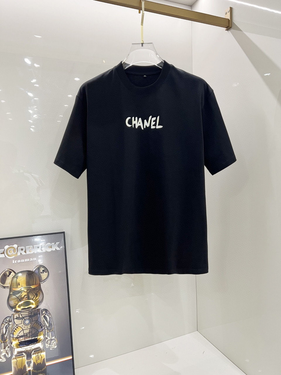 NO:469897,Chanel 2025 Spring and Summer Series New Products Men's Round Neck Short Sleeve Luxury Brand Letters Logo Logo Logo Logo Logo Logo Logo Logo Logo Logo, you can appreciate the youthfulness and fashion sense brought by this design!  The overall style is fashionable and trendy, using top European mercerated double-sided fabric, soft, skin-friendly and breathable, and has a very crisp and drape feeling. The upper body is fashionable and fashionable, and it is a must-have item in summer!  Size S-3XL (please report height and weight by placing an order), chanel, T-shirt, alexander wang19860909香奈儿 2025春夏系列新品 男士圆领短袖奢华品牌字母LOGO标识标注宽松版型剪裁,上身就能体会这款设计带来的年轻与时尚感！整体时尚而有潮流,采用顶级欧洲丝光双面面料 柔软亲肤透气 ,又有很好的挺括 垂感 上身时尚潮流色系,夏季必备单品！尺码S-3XL（下单请报身高体重）,,chanel,T-shirt,alexander wang,Men's clothing