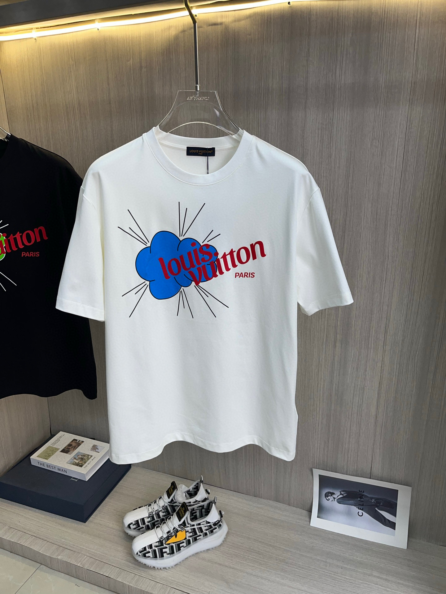 NO:469915,LV 2025 Spring and Summer Series New Products Men's Round Neck Short Sleeve Luxury Brand Letters Logo Logo Logo Logo Logo Logo Logo Logo Logo Logo Logo, you can appreciate the youthfulness and fashion sense brought by this design!  The overall style is fashionable and trendy, using top European mercerated double-sided fabric, soft, skin-friendly and breathable, and has a very crisp and drape feeling. The upper body is fashionable and fashionable, and it is a must-have item in summer!  Size S-3XL (please report height and weight by placing an order), louis vuitton, T-shirt, alexander wang19860909LV 2025春夏系列新品 男士圆领短袖奢华品牌字母LOGO标识标注宽松版型剪裁,上身就能体会这款设计带来的年轻与时尚感！整体时尚而有潮流,采用顶级欧洲丝光双面面料 柔软亲肤透气 ,又有很好的挺括 垂感 上身时尚潮流色系,夏季必备单品！尺码S-3XL（下单请报身高体重）,,louis vuitton,T-shirt,alexander wang,Men's clothing