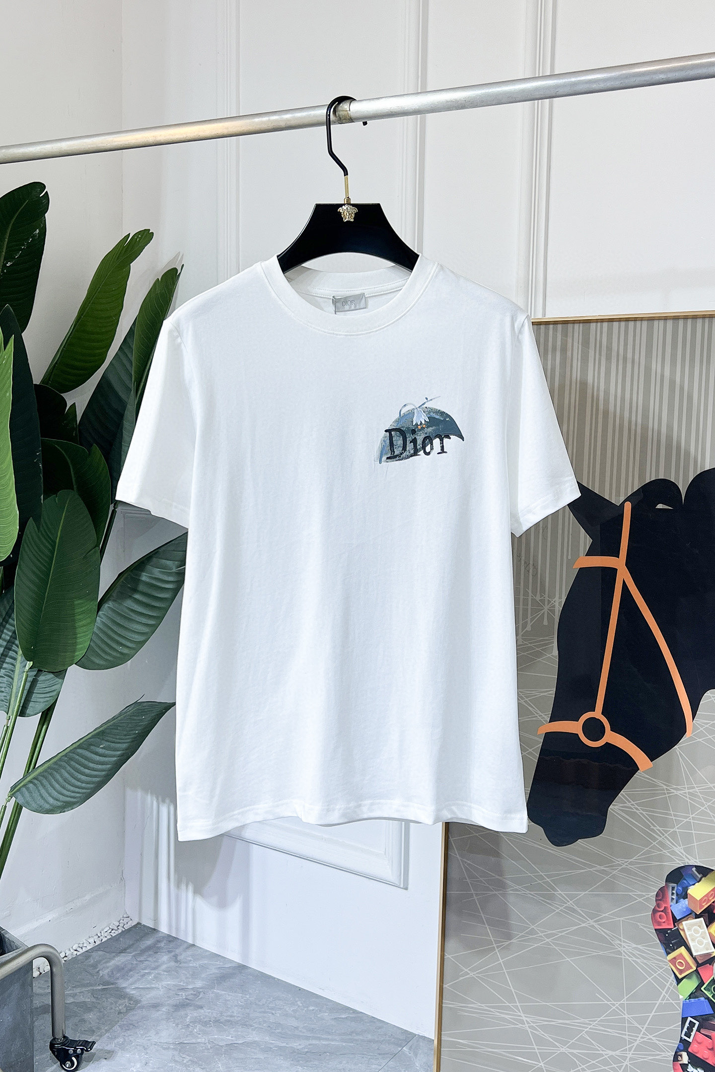 NO:472678,Dior - 2025ss Snake Year New Year New Year Spring and Summer Boutique Short-sleeved T-shirts Synchronized by the official website High-end quality Customized top-level pure fabrics, 1:1 made by top manufacturers, fashionable big brand heavy craftsmanship logo design, soft and delicate touch, skin-friendly and comfortable to wear, versatile and casual, the upper body is very good, handsome, a must-have for trendy men Size S-3XL Please report your height and weight to place an order, the maximum wearable is 230 pounds!  ,dior,T-shirt,tees,t-shirt,alexander wang19860909迪奥- 2025ss蛇年贺岁款春夏精品短袖T恤 官网同步 高端品质 定制顶级纯面料,顶级大厂1:1制作,时尚大牌重工艺logo设计,手感柔软细腻 穿着亲肤舒适 百搭休闲 上身非常赞 帅气 潮男必备品 尺码S-3XL 下单请报身高体重,最大可穿230斤！,,dior,T-shirt,tees，t-shirt,alexander wang,Men's clothing