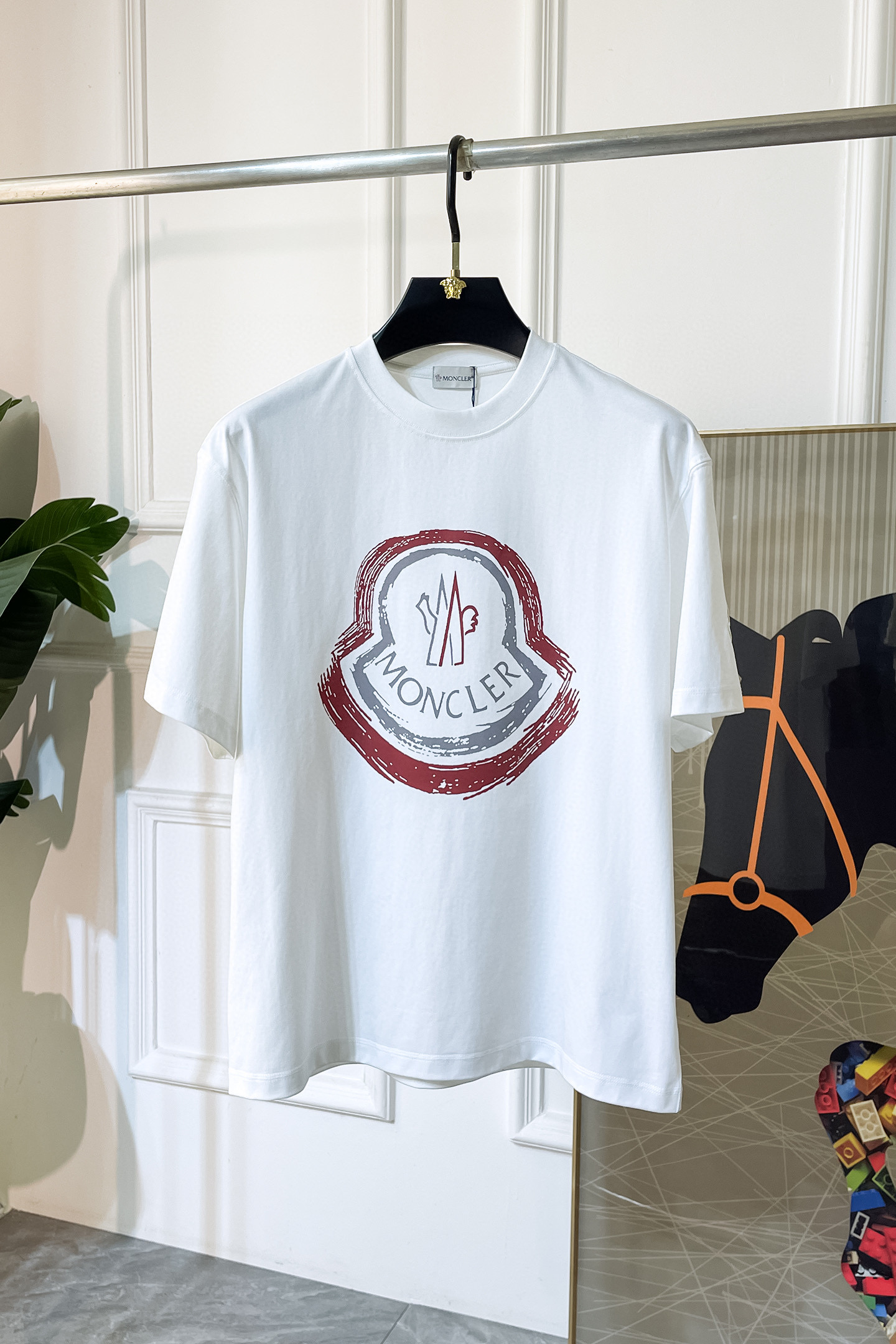NO:521237,The 2025 new original single men's casual short-sleeved T-shirt with cover!  High-end customization, fashionable and versatile original imported double-strand pure cotton fabric, cuffs, neckline hem, super soft and delicate, skin-friendly and comfortable to wear, high-end boutique, OEM, fine-made top body, very good, men's essential items S-3XL (please report height and weight if order),, Moncler, T-shirt,tees, t-shirt,alexander wang19860909蒙口 2025新款原单男士休闲短袖T恤！高端定制 时尚百搭爆款原版进口双股纯棉面料 袖口 领口衣摆 手感超柔软细腻 穿着亲肤舒适 高端精品 代工厂精细做上身非常赞 男士必备单品 尺码S—3XL（下单请报身高体重）,,Moncler,T-shirt,tees，t-shirt,alexander wang,Men's clothing