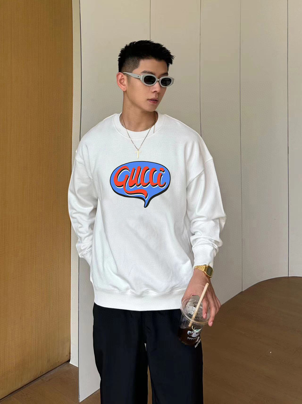 NO:529120,GUCCI high-end custom 2025 new round neck sweatshirts. A carefully designed exclusive and series that combines comfort and sophistication to enhance your dress style this autumn. The series includes a line of comfort, warmth, classic and fashionable. JJ sleeves streamlined cutting, practical and versatile, and extremely high-end luxury. Number of code M-4XL (be sure to report height and weight to place an order), gucci, hoodie, sweatshirts, alexander wang19860909GUCCI 高端定制2025新款圆领卫衣 精心设计、兼具舒适性和精致感的专属和系列,提升您这个秋季的着装格调.该系列包含舒适保暖、经典时尚一线 JJ袖子流线型裁剪 实用百搭 极具高端奢华感 码数M-4XL（下单一定要报身高体重）,,gucci,hoodie,sweatshirts,alexander wang,Men's clothing