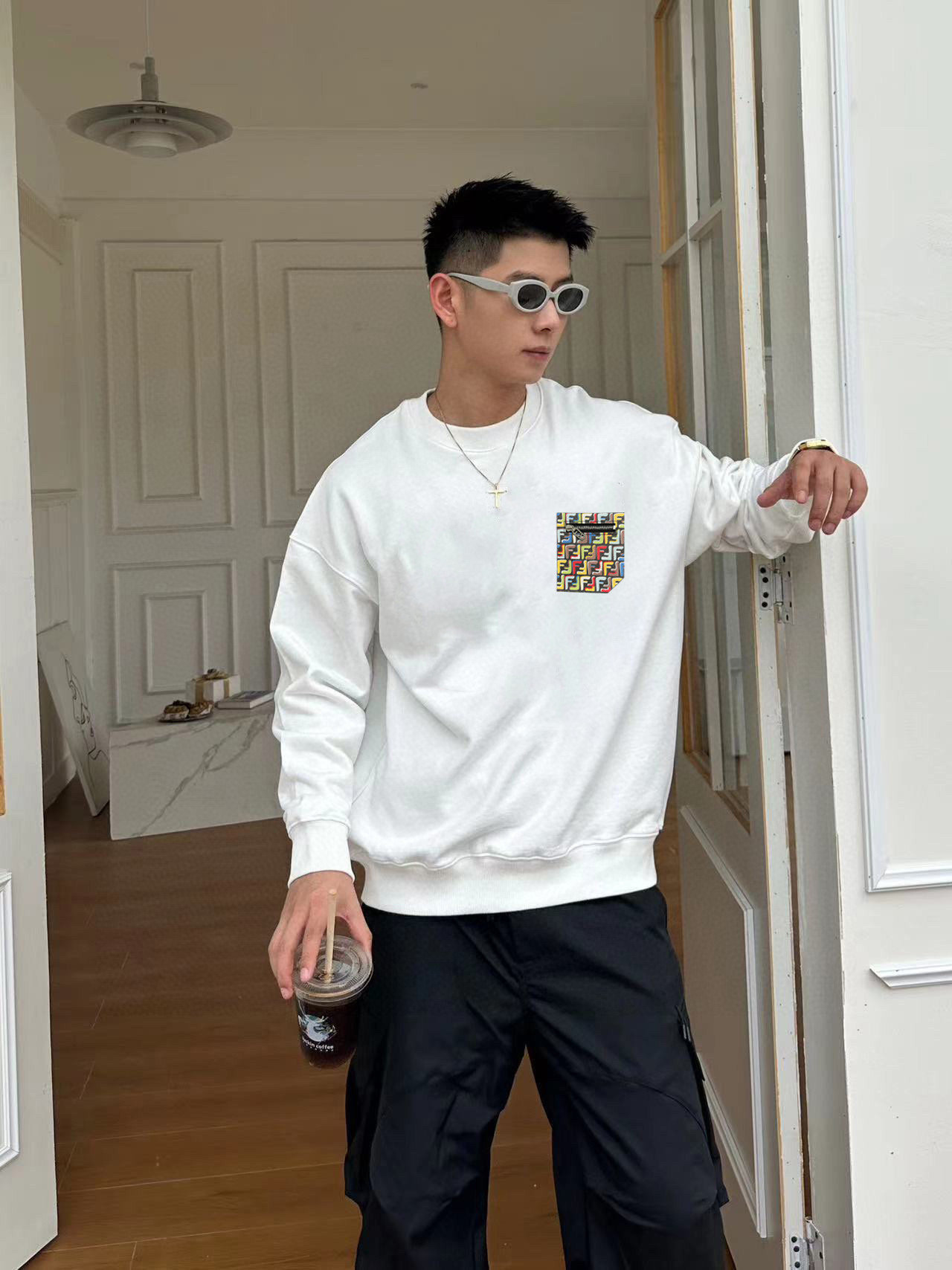 NO:529132,Fendi High-end custom 2025 new round neck sweatshirts. A carefully designed exclusive and series that combines comfort and sophistication to enhance your autumn dress style. This series includes a line of comfort, warmth, classic and fashionable. JJ sleeves streamlined cut practical and versatile. Extremely high-end luxury. Number M-4XL (be sure to report height and weight to place an order), fendi, hoodie, sweatshirts, alexander wang19860909芬迪 高端定制2025新款圆领卫衣 精心设计、兼具舒适性和精致感的专属和系列,提升您这个秋季的着装格调.该系列包含舒适保暖、经典时尚一线 JJ袖子流线型裁剪 实用百搭 极具高端奢华感 码数M-4XL（下单一定要报身高体重）,,fendi,hoodie,sweatshirts,alexander wang,Men's clothing