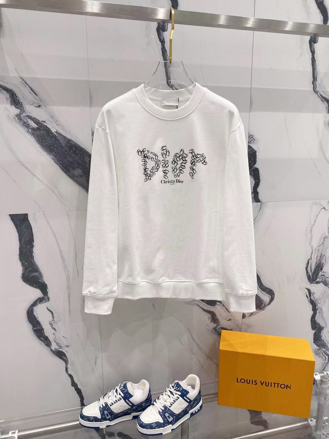 NO:540548,Dior 2025 autumn and winter new product, basic casual pullover sweatshirt, a must-have style for high-end temperament, a single item with a very tone and charm!  The details are exquisite and sophisticated, first-class, fashionable and loose tailored, which can be perfectly controlled by both men and women. It is excellent in both inner wear and single wear. It is a sweatshirt that can easily highlight temperament and taste on the upper body!  Men and women same size M-4XL (report height and weight), dior, hoodie, sweatshirts, alexander wang19860909迪奥2025秋冬新品 基础款休闲套头卫衣,高端气质型必入的极品款式,一款极具腔调感与魅力的单品！ 细节精致考究,品相一流,时尚宽松型剪裁,男女皆可完美驾驭,无论内搭还是单穿都非常出色,上身极易凸显气质和品位的一款卫衣！男女同款 码数M-4XL（下单报身高体重）,,dior,hoodie,sweatshirts,alexander wang,Men's clothing