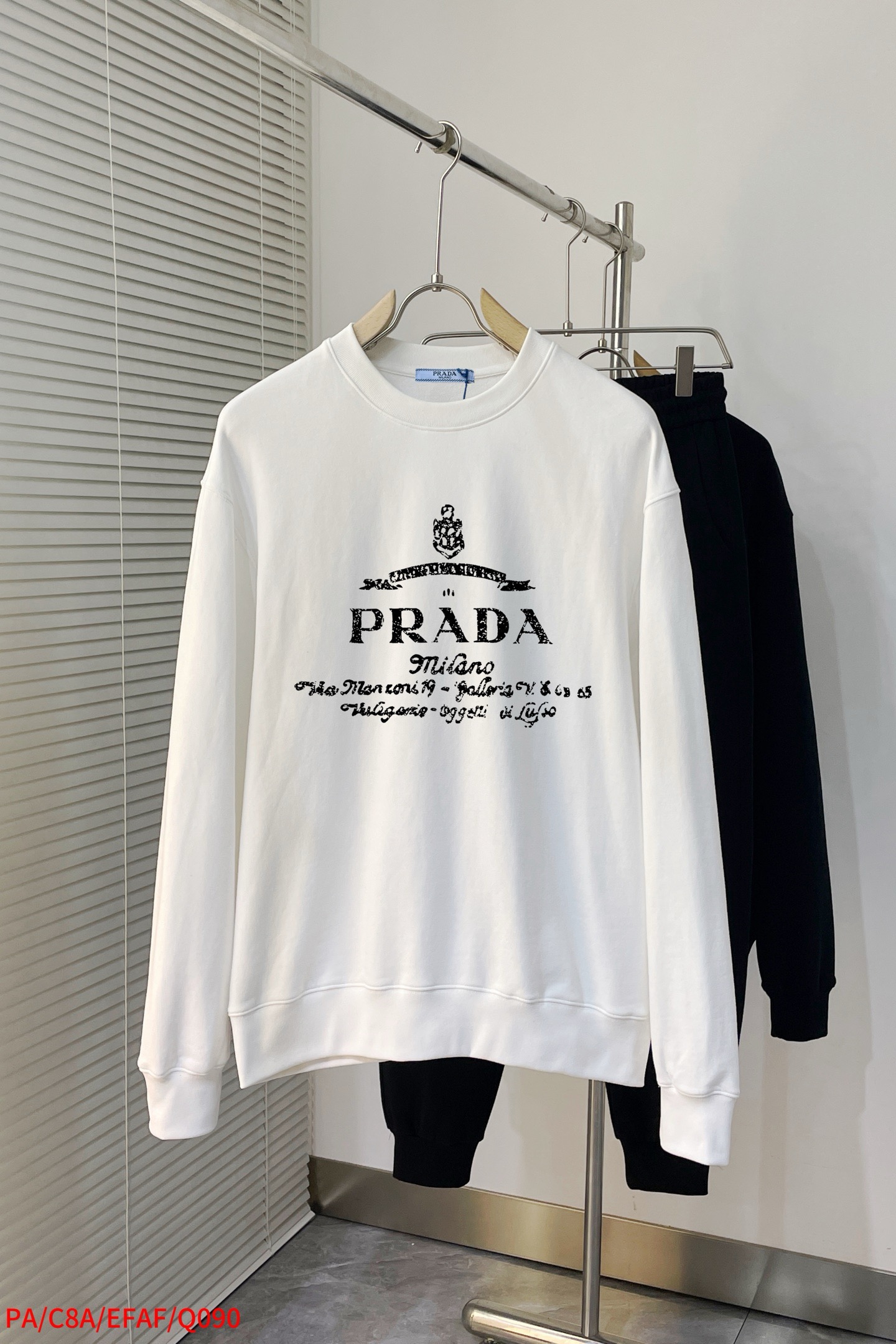 NO:540531,Prada's 2025 autumn and winter new product, basic casual pullover sweatshirt, a must-have style for high-end temperament, a single item with a very tone and charm!  The details are exquisite and sophisticated, first-class, fashionable and loose tailored, which can be perfectly controlled by both men and women. It is excellent in both inner wear and single wear. It is a sweatshirt that can easily highlight temperament and taste on the upper body!  Same model for men and women, size M-4XL (report height and weight), prada, hoodie, sweatshirts, alexander wang19860909普拉达2025秋冬新品 基础款休闲套头卫衣,高端气质型必入的极品款式,一款极具腔调感与魅力的单品！ 细节精致考究,品相一流,时尚宽松型剪裁,男女皆可完美驾驭,无论内搭还是单穿都非常出色,上身极易凸显气质和品位的一款卫衣！男女同款 码数M-4XL（下单报身高体重）,,prada,hoodie,sweatshirts,alexander wang,Men's clothing