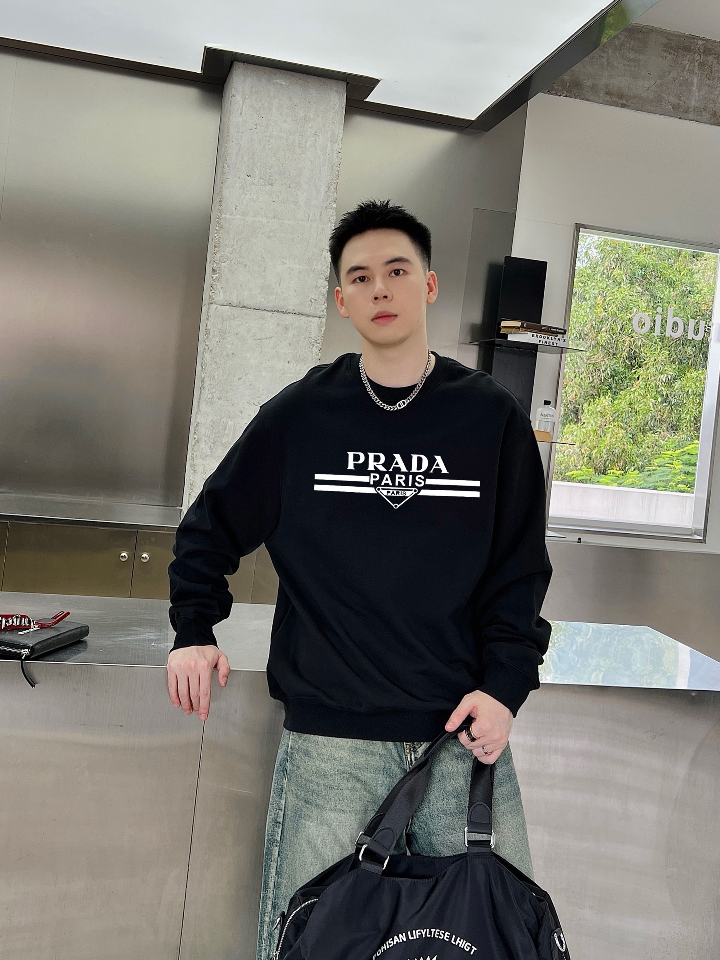 NO:540552,Prada's 2025 autumn and winter new product, basic casual pullover sweatshirt, a must-have style for high-end temperament, a single item with a very tone and charm!  The details are exquisite and sophisticated, first-class, fashionable and loose tailored, which can be perfectly controlled by both men and women. It is excellent in both inner wear and single wear. It is a sweatshirt that can easily highlight temperament and taste on the upper body!  Same model for men and women, size M-4XL (report height and weight), prada, hoodie, sweatshirts, alexander wang19860909普拉达2025秋冬新品 基础款休闲套头卫衣,高端气质型必入的极品款式,一款极具腔调感与魅力的单品！ 细节精致考究,品相一流,时尚宽松型剪裁,男女皆可完美驾驭,无论内搭还是单穿都非常出色,上身极易凸显气质和品位的一款卫衣！男女同款 码数M-4XL（下单报身高体重）,,prada,hoodie,sweatshirts,alexander wang,Men's clothing