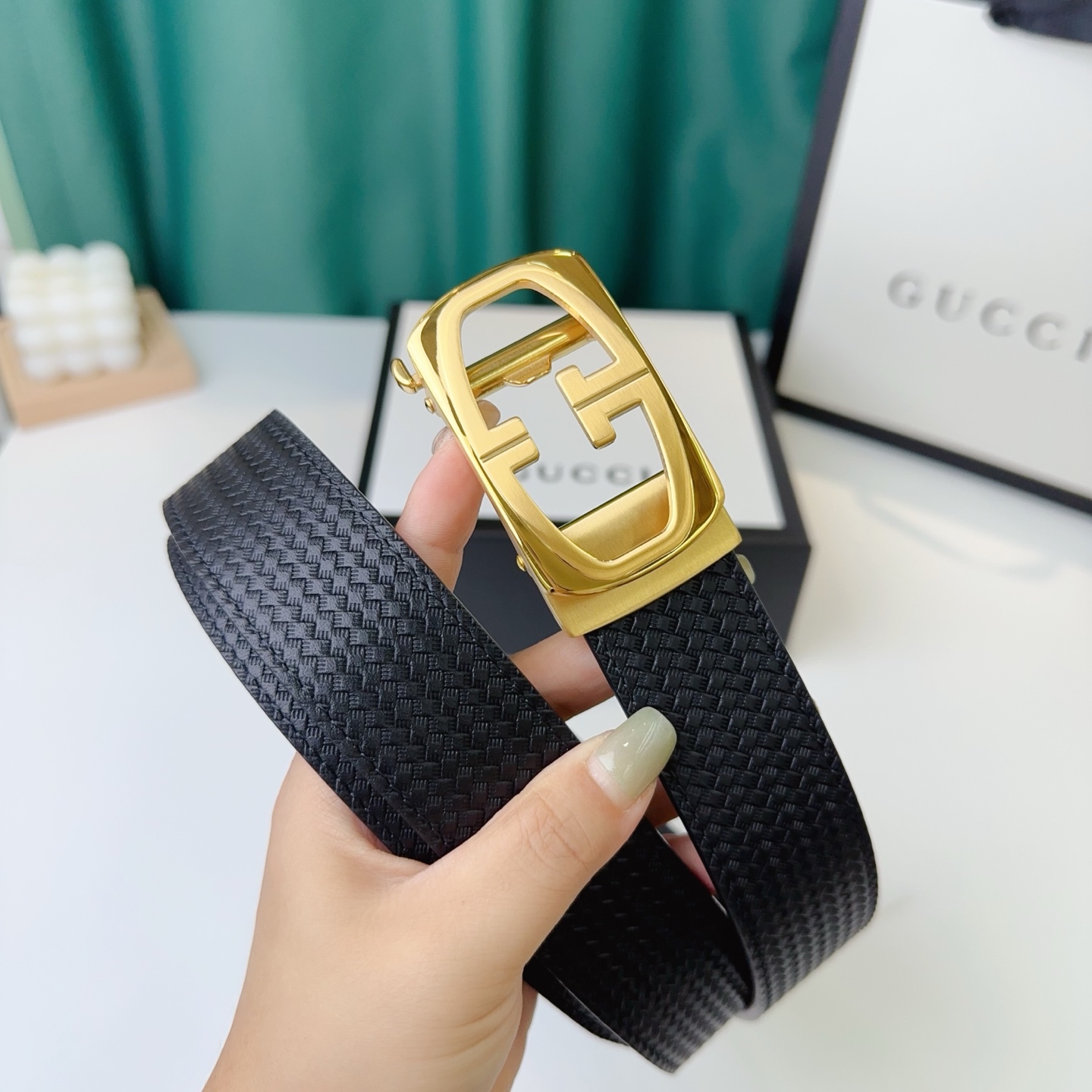 品牌：【Gucci】新款进口小牛皮，手感细腻柔软。搭配纯钢精品自动钢扣，男士必备！宽度：3.5cm