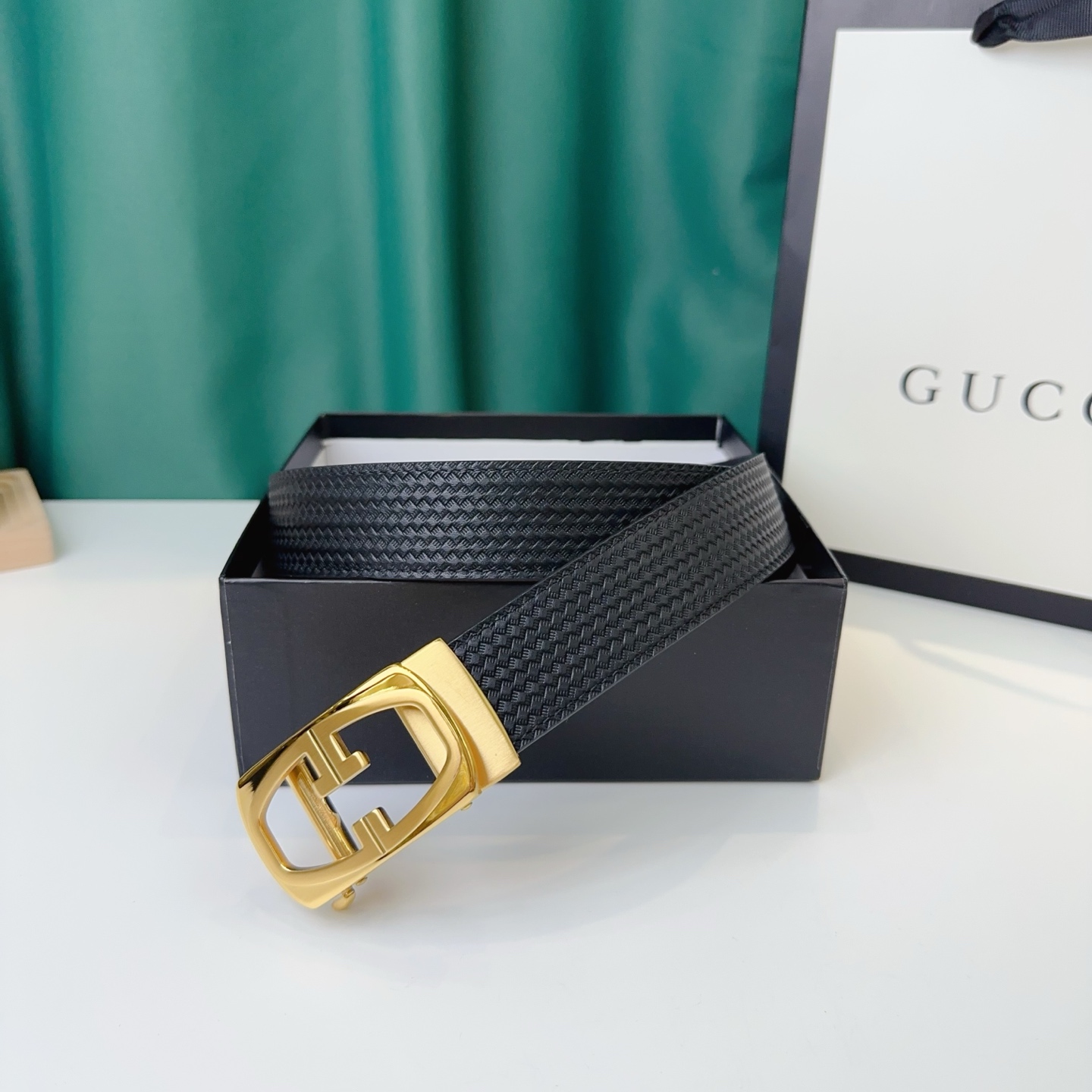 品牌：【Gucci】新款进口小牛皮，手感细腻柔软。搭配纯钢精品自动钢扣，男士必备！宽度：3.5cm