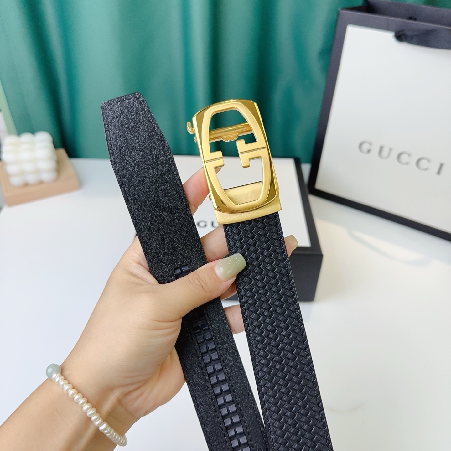 品牌：【Gucci】新款进口小牛皮，手感细腻柔软。搭配纯钢精品自动钢扣，男士必备！宽度：3.5cm