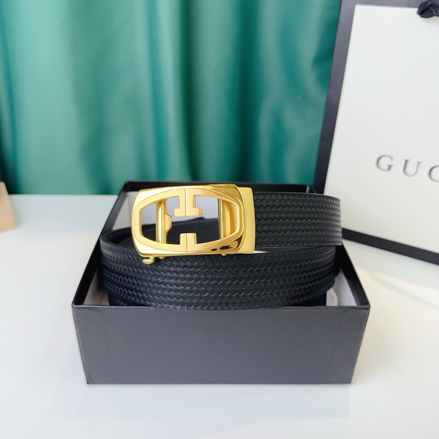 品牌：【Gucci】新款进口小牛皮，手感细腻柔软。搭配纯钢精品自动钢扣，男士必备！宽度：3.5cm