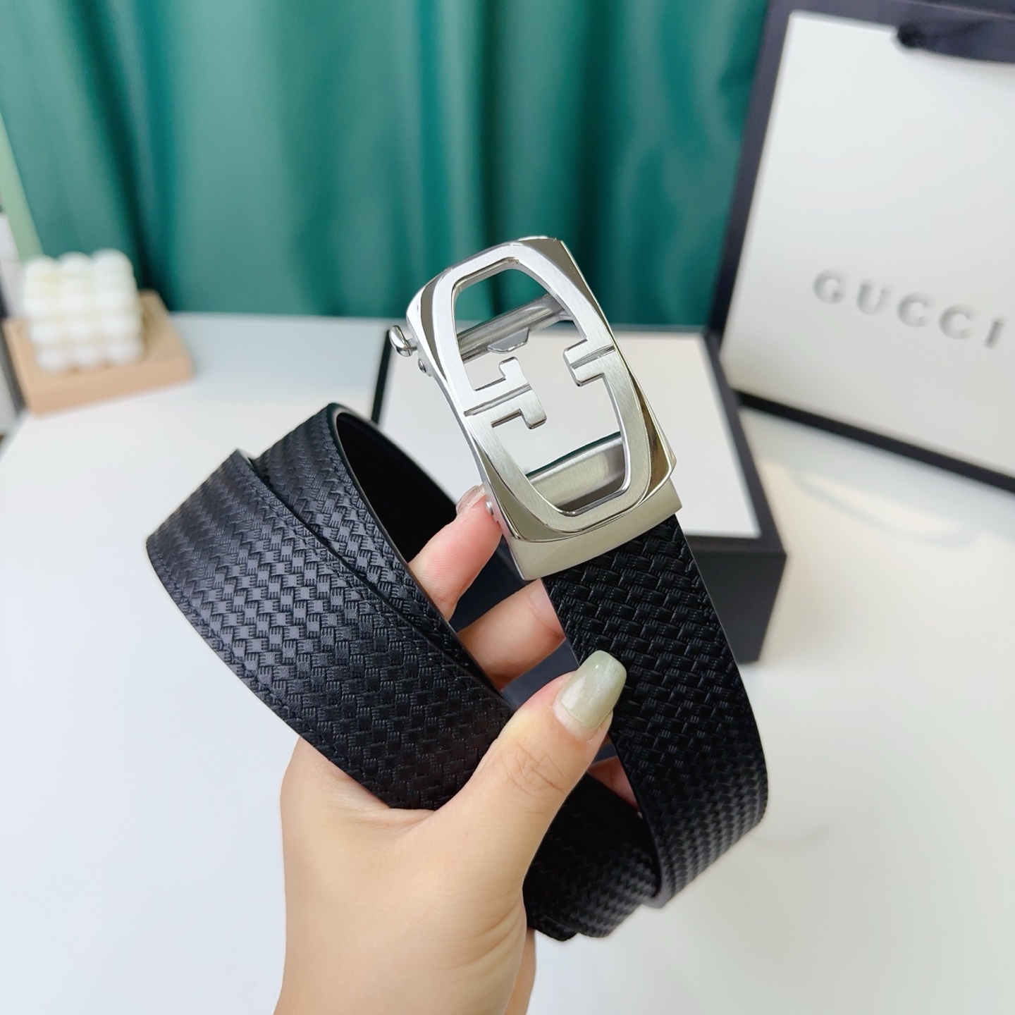 品牌：【Gucci】新款进口小牛皮，手感细腻柔软。搭配纯钢精品自动钢扣，男士必备！宽度：3.5cm