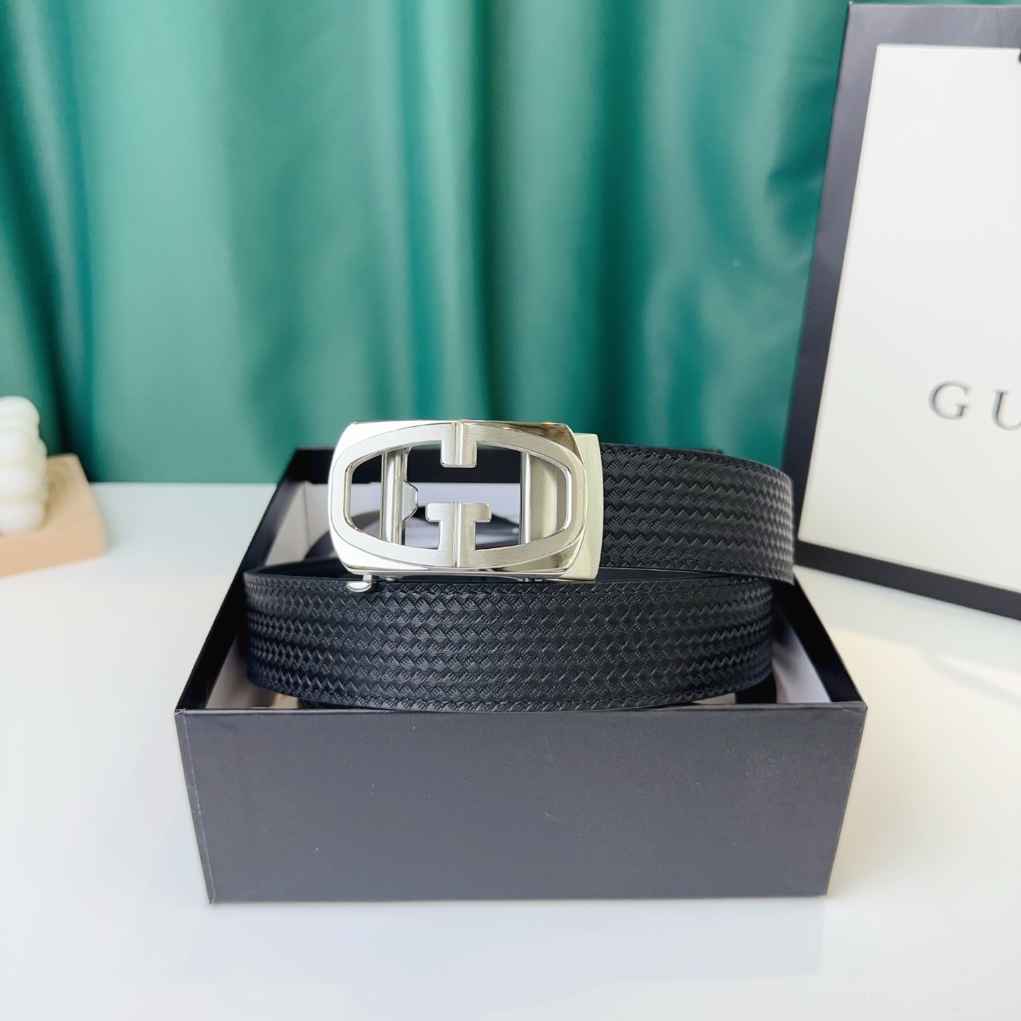 品牌：【Gucci】新款进口小牛皮，手感细腻柔软。搭配纯钢精品自动钢扣，男士必备！宽度：3.5cm