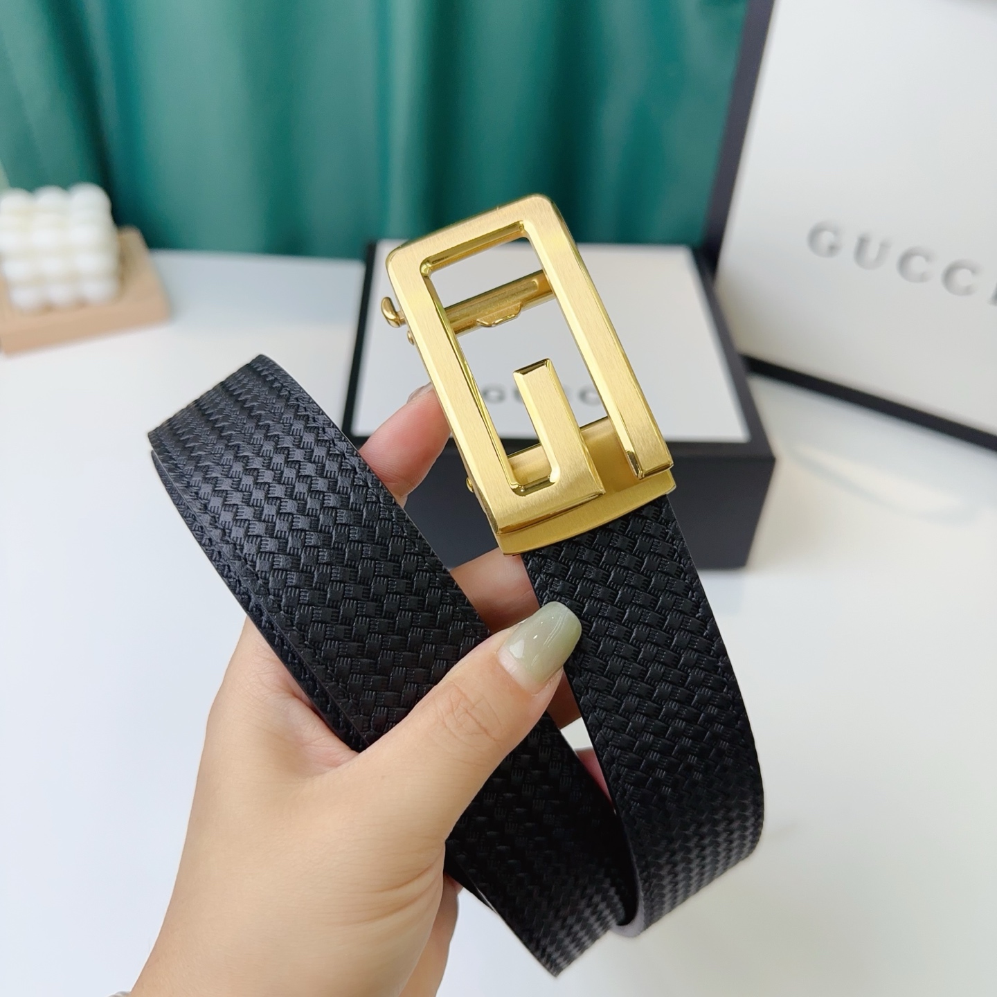 品牌：【Gucci】新款进口小牛皮，手感细腻柔软。搭配纯钢精品自动钢扣，男士必备！宽度：3.5cm