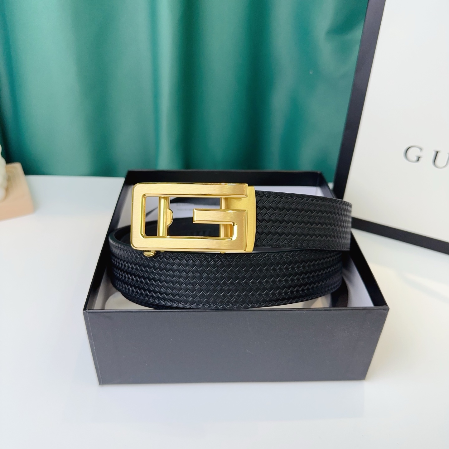 品牌：【Gucci】新款进口小牛皮，手感细腻柔软。搭配纯钢精品自动钢扣，男士必备！宽度：3.5cm