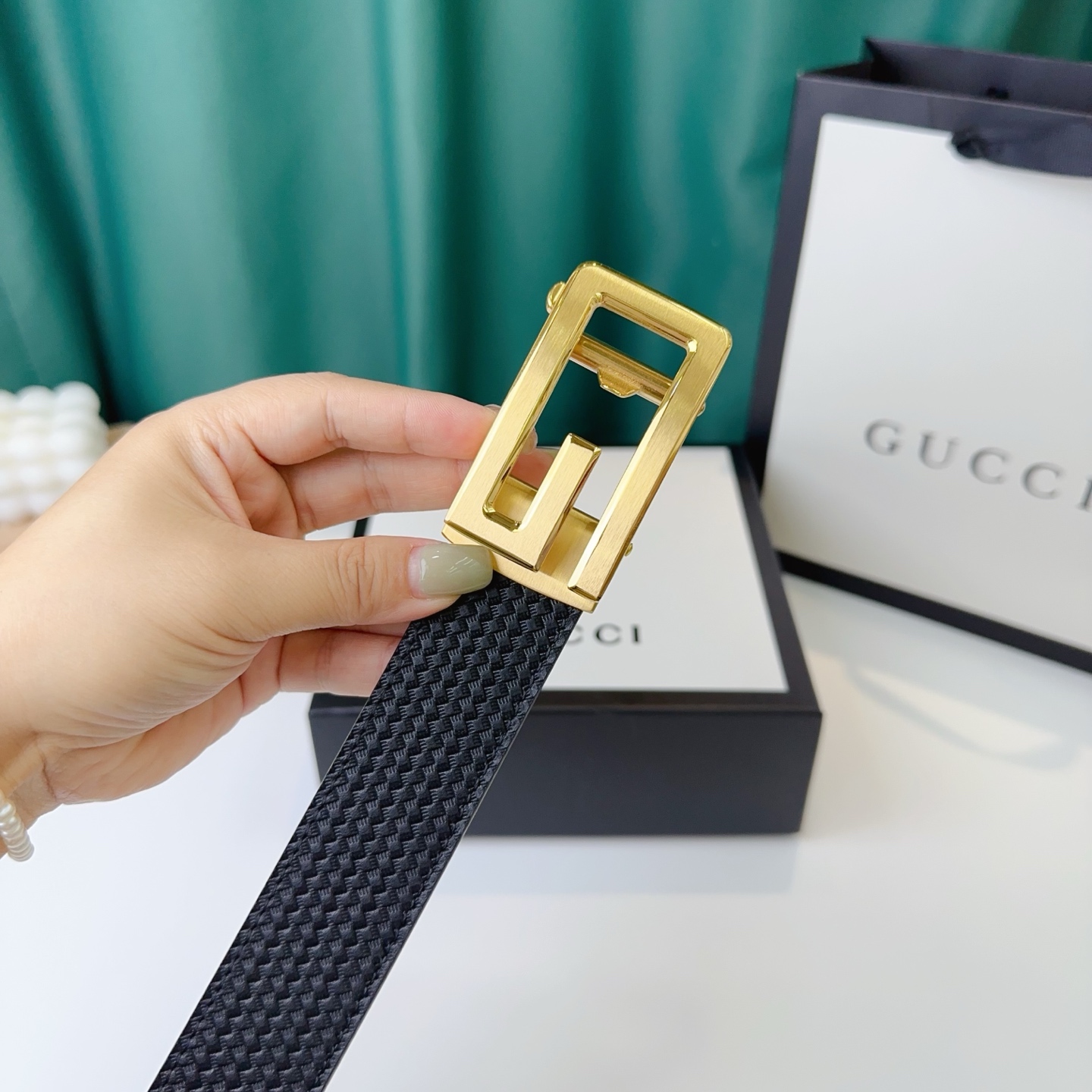 品牌：【Gucci】新款进口小牛皮，手感细腻柔软。搭配纯钢精品自动钢扣，男士必备！宽度：3.5cm
