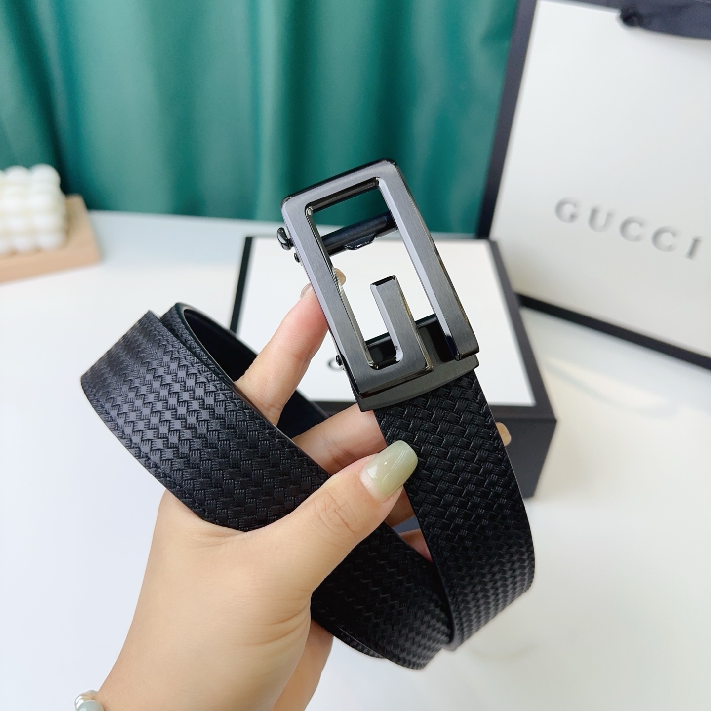 品牌：【Gucci】新款进口小牛皮，手感细腻柔软。搭配纯钢精品自动钢扣，男士必备！宽度：3.5cm