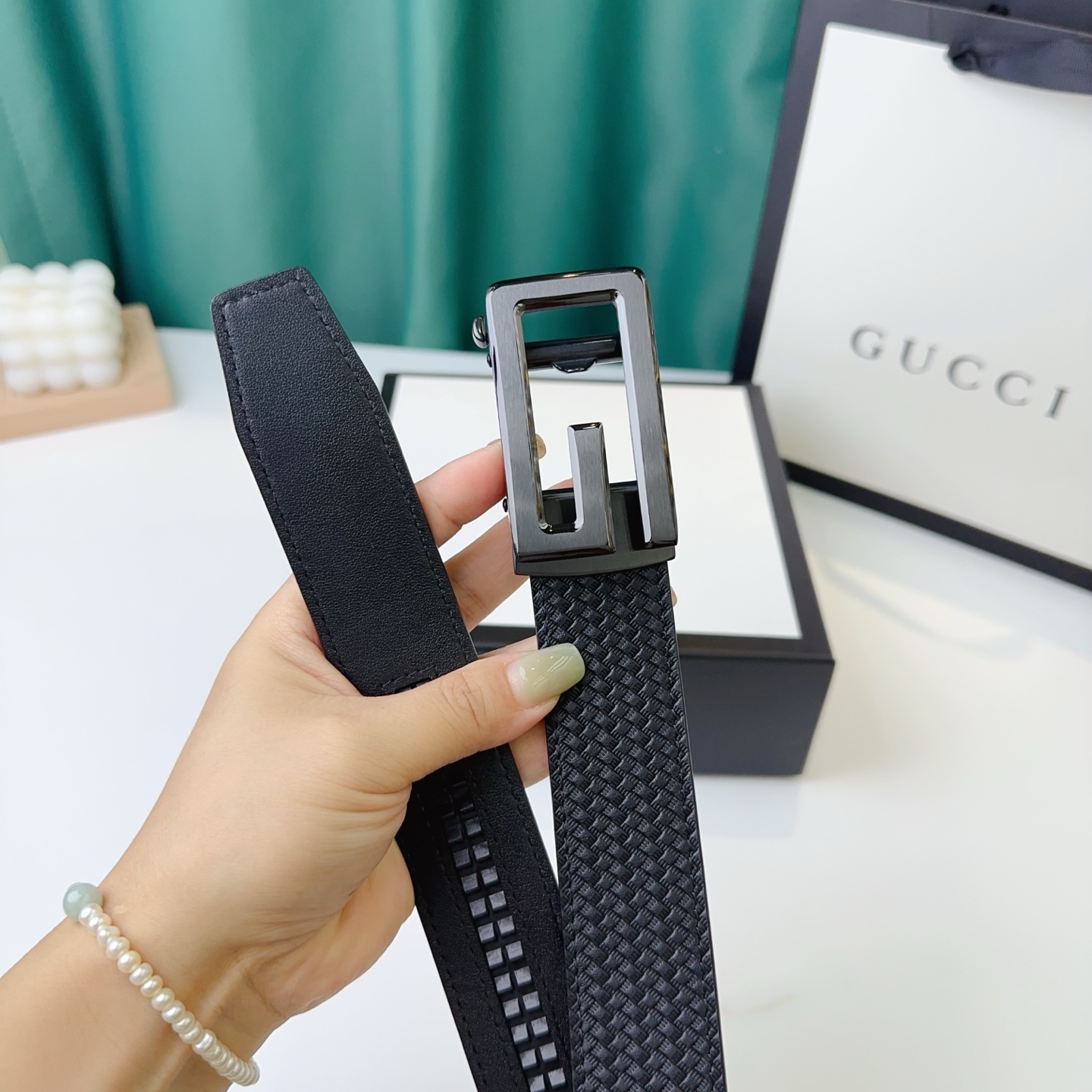 品牌：【Gucci】新款进口小牛皮，手感细腻柔软。搭配纯钢精品自动钢扣，男士必备！宽度：3.5cm