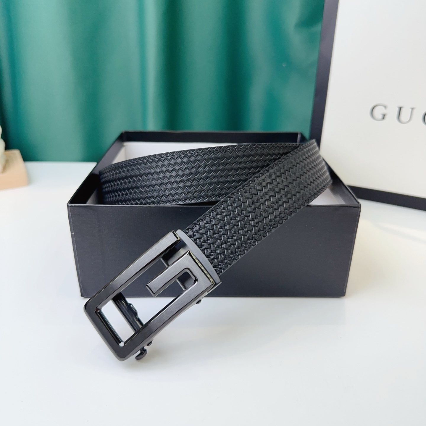 品牌：【Gucci】新款进口小牛皮，手感细腻柔软。搭配纯钢精品自动钢扣，男士必备！宽度：3.5cm
