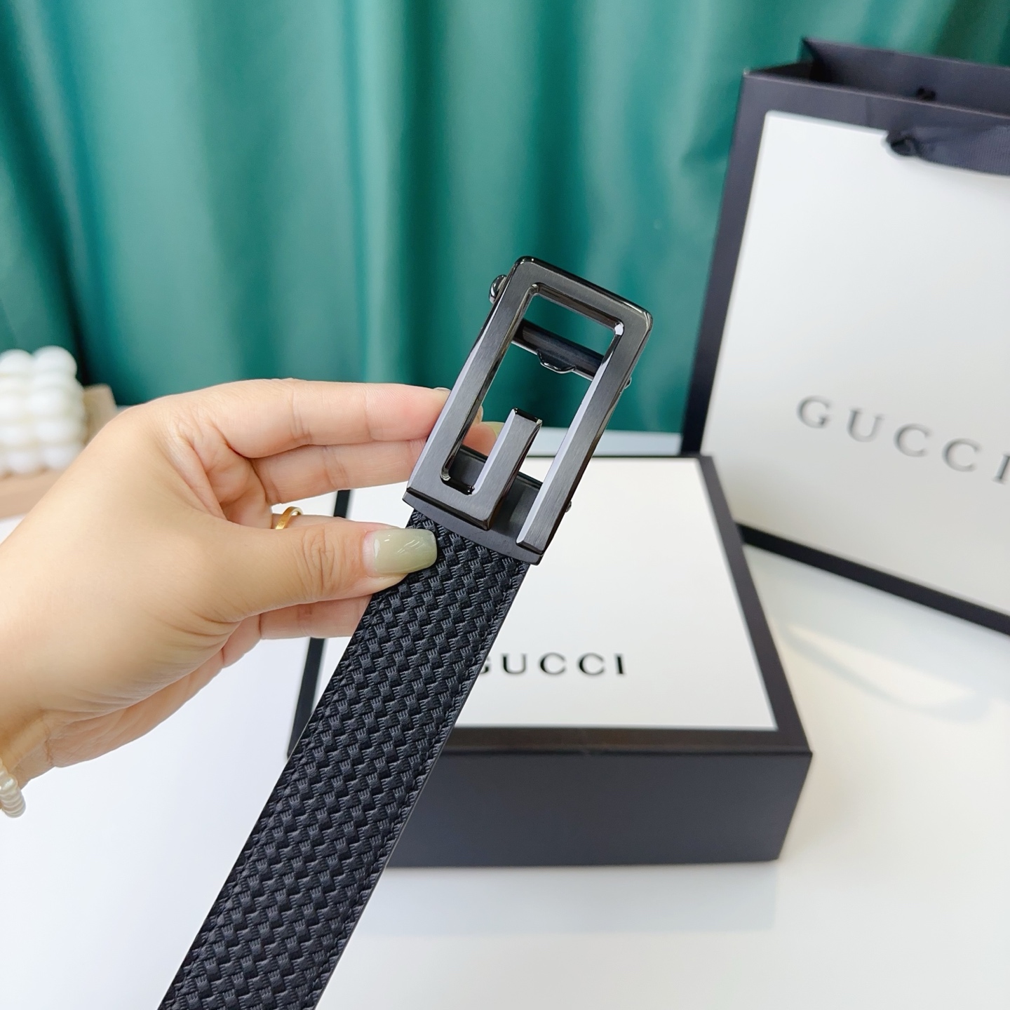 品牌：【Gucci】新款进口小牛皮，手感细腻柔软。搭配纯钢精品自动钢扣，男士必备！宽度：3.5cm