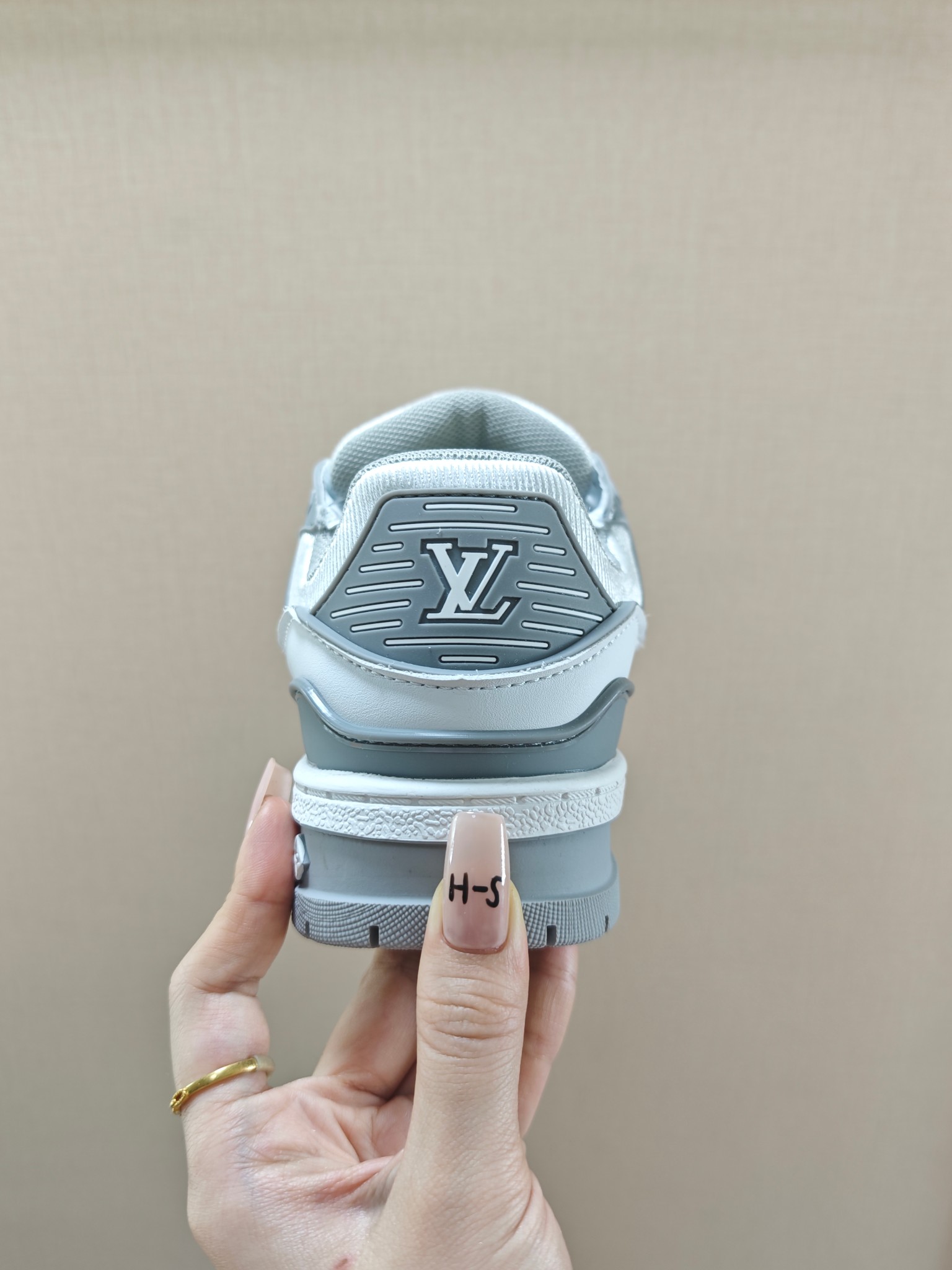 图片[4]-价 🚦LV小胖丁儿童板鞋•尺码表🔻 量好脚长才是选码关键✔️ 🚨不同品牌，不同系列的鞋子，鞋码会存在差异，一定要量好宝宝脚长，脚长对照尺码表【参考适合脚长】选码数 🚨孩子3个月脚长就会有变化，多花一分钟选码，节省换码一周的时间👊-选品中心