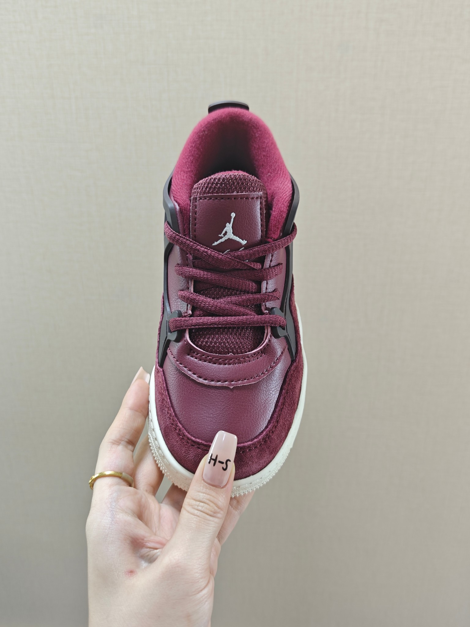 图片[5]-童鞋 【公司级耐克 新款 Nike Air Jordan 4 Retro OG 低帮 迈克尔·乔丹AJ4代乔4 复古休闲运动文化篮球鞋。秉承轻量化的速度型篮球鞋设计思想完成设计，降低重量的同时提升舒适度，中底延续前作使用了分离式后掌可视化 Air Sole气垫。鞋带孔和后跟鞋提以籃网为造型灵感，将篮球运动巧妙融入到鞋款的设计之中，使鞋身整体富有流动性、节奏感和优雅气质。 类型：男女童鞋 码数26-37-选品中心