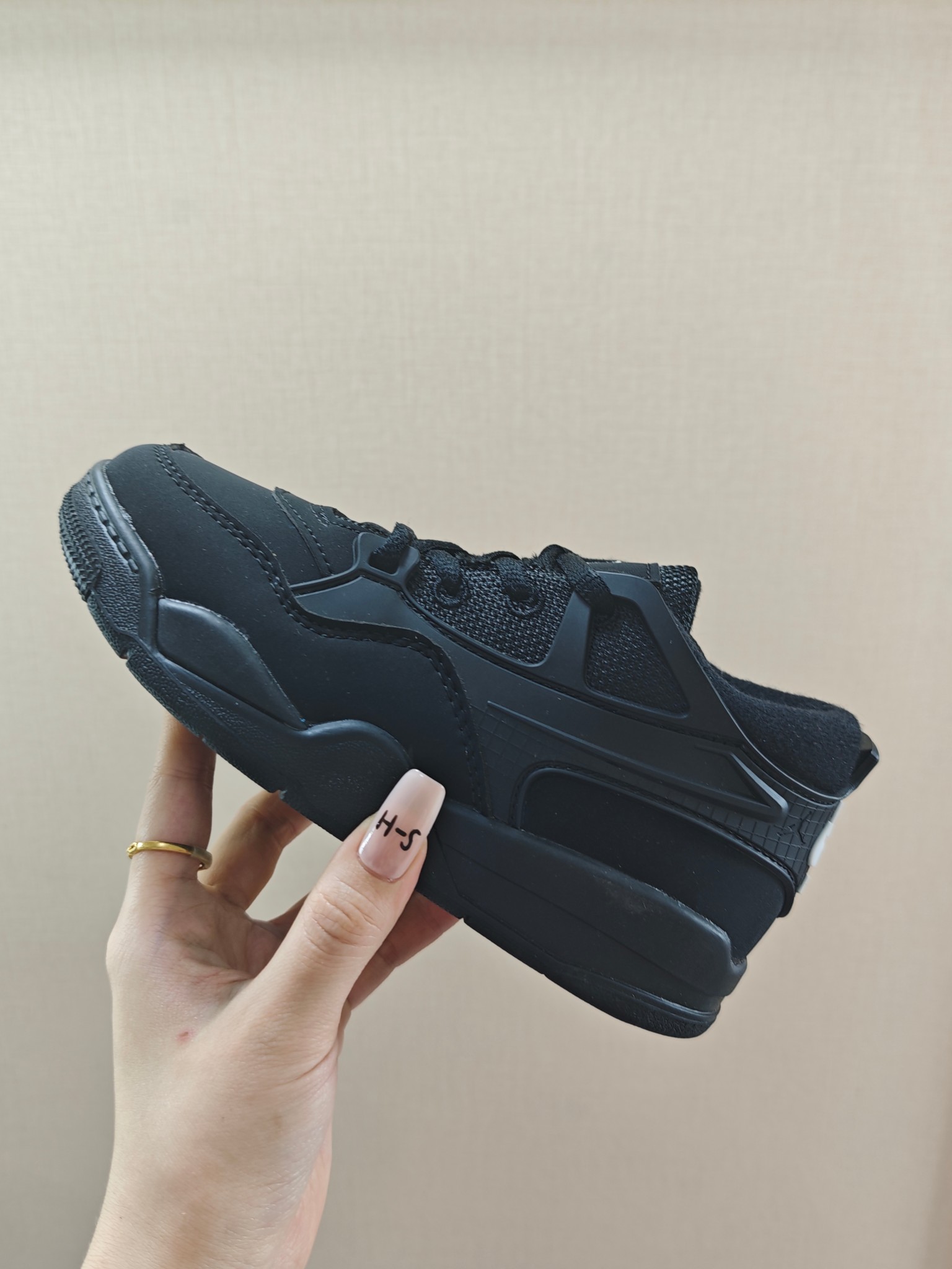 图片[2]-童鞋 【公司级耐克 新款 Nike Air Jordan 4 Retro OG 低帮 迈克尔·乔丹AJ4代乔4 复古休闲运动文化篮球鞋。秉承轻量化的速度型篮球鞋设计思想完成设计，降低重量的同时提升舒适度，中底延续前作使用了分离式后掌可视化 Air Sole气垫。鞋带孔和后跟鞋提以籃网为造型灵感，将篮球运动巧妙融入到鞋款的设计之中，使鞋身整体富有流动性、节奏感和优雅气质。 类型：男女童鞋 码数26-37-选品中心