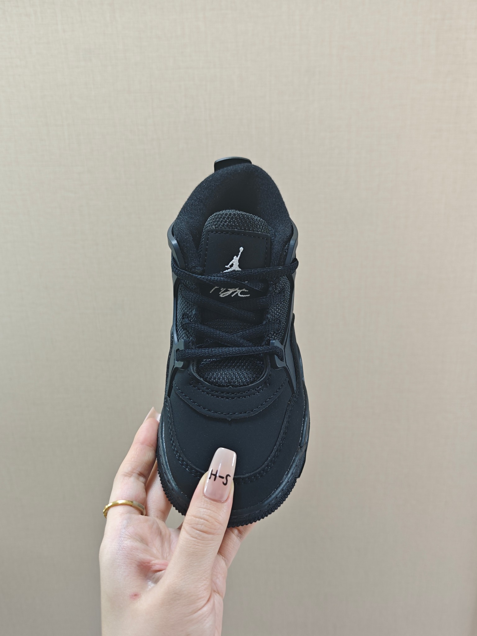 图片[5]-童鞋 【公司级耐克 新款 Nike Air Jordan 4 Retro OG 低帮 迈克尔·乔丹AJ4代乔4 复古休闲运动文化篮球鞋。秉承轻量化的速度型篮球鞋设计思想完成设计，降低重量的同时提升舒适度，中底延续前作使用了分离式后掌可视化 Air Sole气垫。鞋带孔和后跟鞋提以籃网为造型灵感，将篮球运动巧妙融入到鞋款的设计之中，使鞋身整体富有流动性、节奏感和优雅气质。 类型：男女童鞋 码数26-37-选品中心