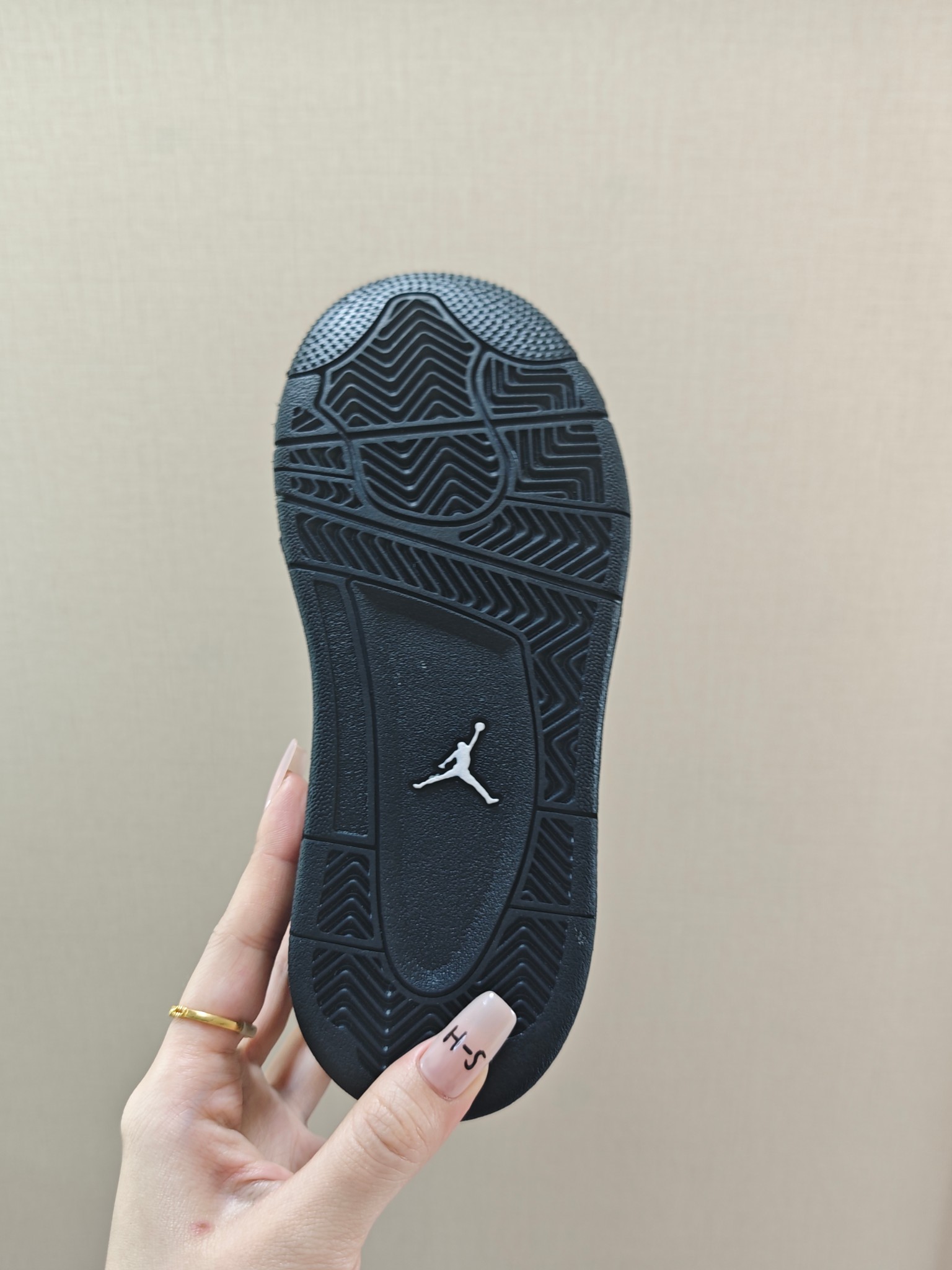 图片[6]-童鞋 【公司级耐克 新款 Nike Air Jordan 4 Retro OG 低帮 迈克尔·乔丹AJ4代乔4 复古休闲运动文化篮球鞋。秉承轻量化的速度型篮球鞋设计思想完成设计，降低重量的同时提升舒适度，中底延续前作使用了分离式后掌可视化 Air Sole气垫。鞋带孔和后跟鞋提以籃网为造型灵感，将篮球运动巧妙融入到鞋款的设计之中，使鞋身整体富有流动性、节奏感和优雅气质。 类型：男女童鞋 码数26-37-选品中心