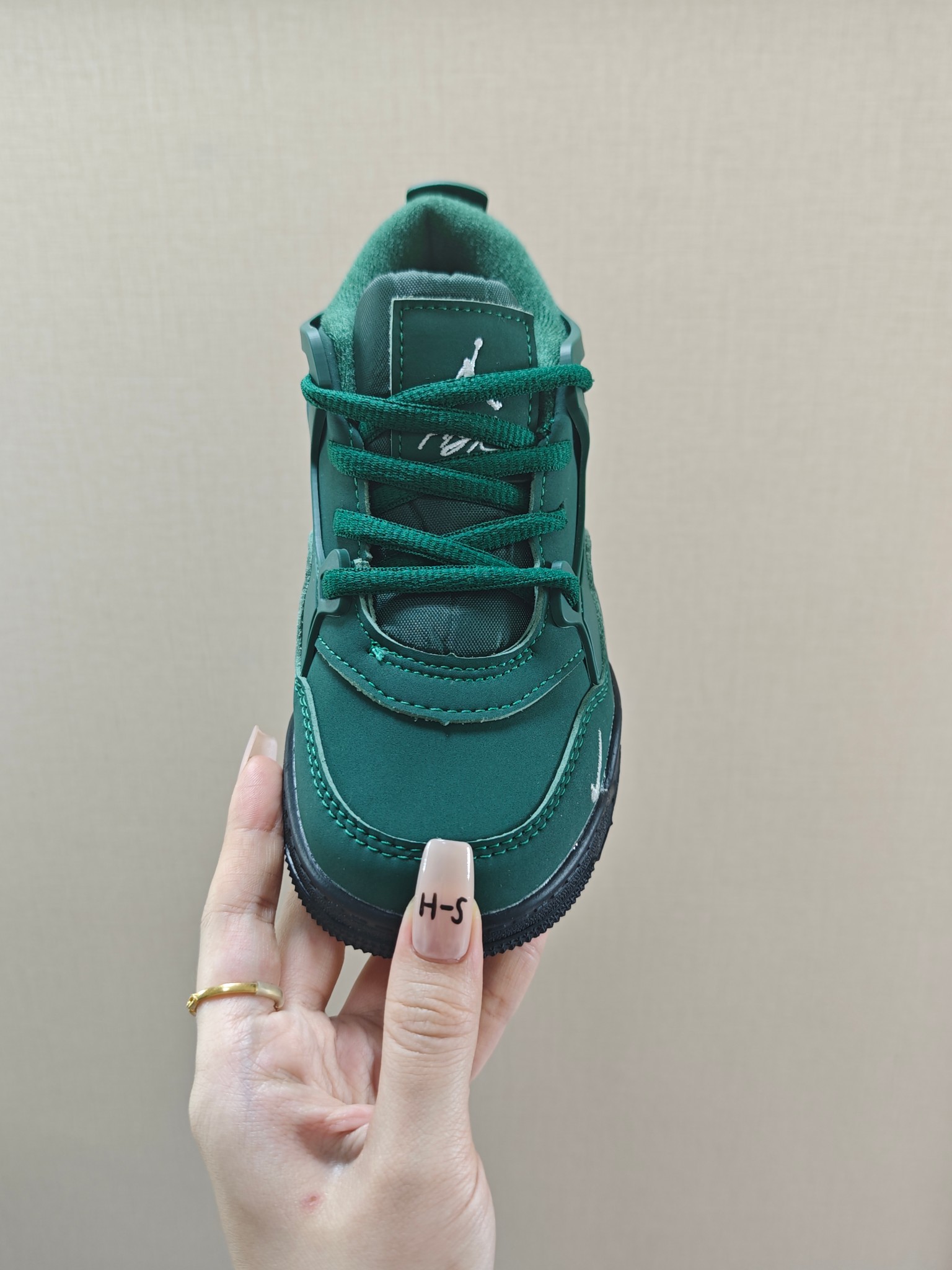 图片[5]-童鞋 【公司级耐克 新款 Nike Air Jordan 4 Retro OG 低帮 迈克尔·乔丹AJ4代乔4 复古休闲运动文化篮球鞋。秉承轻量化的速度型篮球鞋设计思想完成设计，降低重量的同时提升舒适度，中底延续前作使用了分离式后掌可视化 Air Sole气垫。鞋带孔和后跟鞋提以籃网为造型灵感，将篮球运动巧妙融入到鞋款的设计之中，使鞋身整体富有流动性、节奏感和优雅气质。 类型：男女童鞋 码数26-37-选品中心