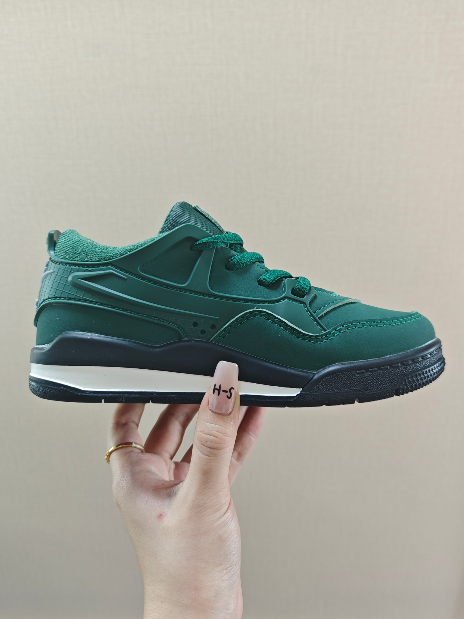 图片[3]-童鞋 【公司级耐克 新款 Nike Air Jordan 4 Retro OG 低帮 迈克尔·乔丹AJ4代乔4 复古休闲运动文化篮球鞋。秉承轻量化的速度型篮球鞋设计思想完成设计，降低重量的同时提升舒适度，中底延续前作使用了分离式后掌可视化 Air Sole气垫。鞋带孔和后跟鞋提以籃网为造型灵感，将篮球运动巧妙融入到鞋款的设计之中，使鞋身整体富有流动性、节奏感和优雅气质。 类型：男女童鞋 码数26-37-选品中心