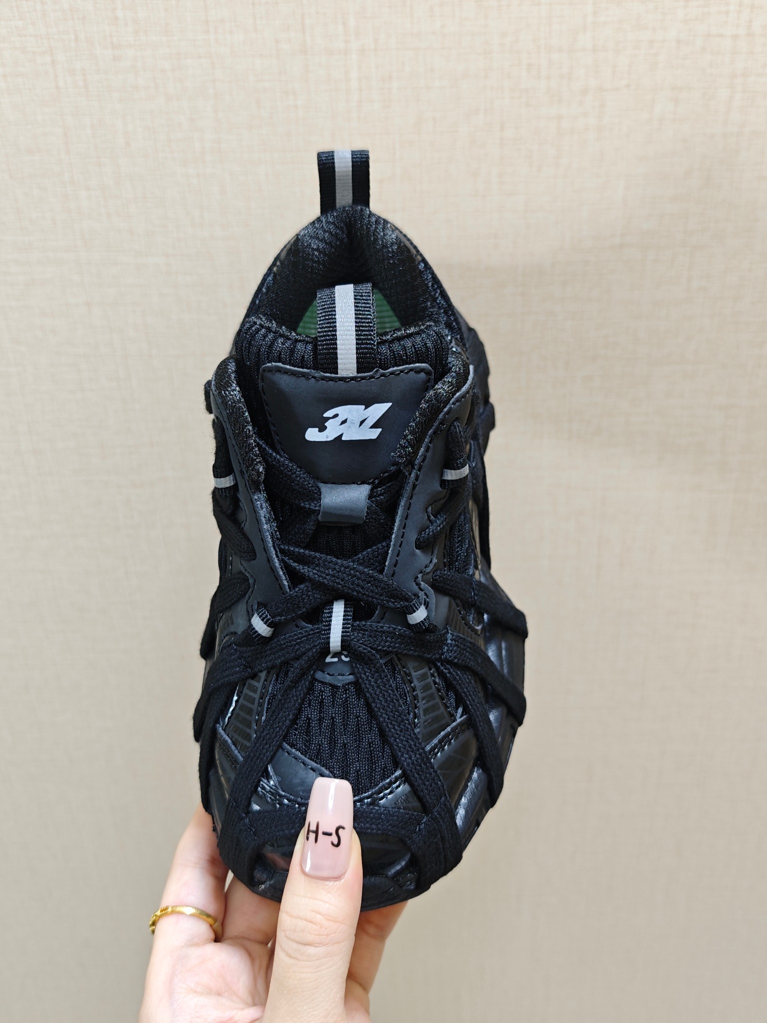 图片[4]-巴黎世家蜘蛛侠绑带设计儿童老爹鞋26-37码❤️ 这款童鞋不仅外观时尚，功能性强，更是孩子们展现个性的不错选择。👍面料采用运动鞋网布材料和聚氨酯，鞋头边缘和后帮采用磨损做旧效果！✌️-选品中心