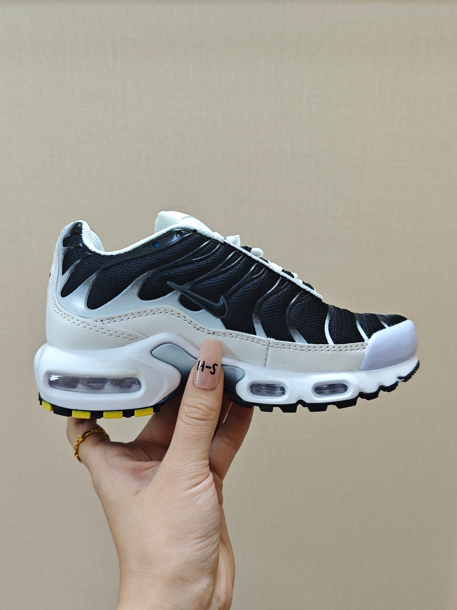 图片[3]-耐克 MAX plus全掌气垫儿童运动鞋 尺码：24-35码 超赞的全掌气垫，脚感超舒适👍🏻 优质鞋面拼接，质感满满💯 上学运动都是超合适单品❤️-选品中心