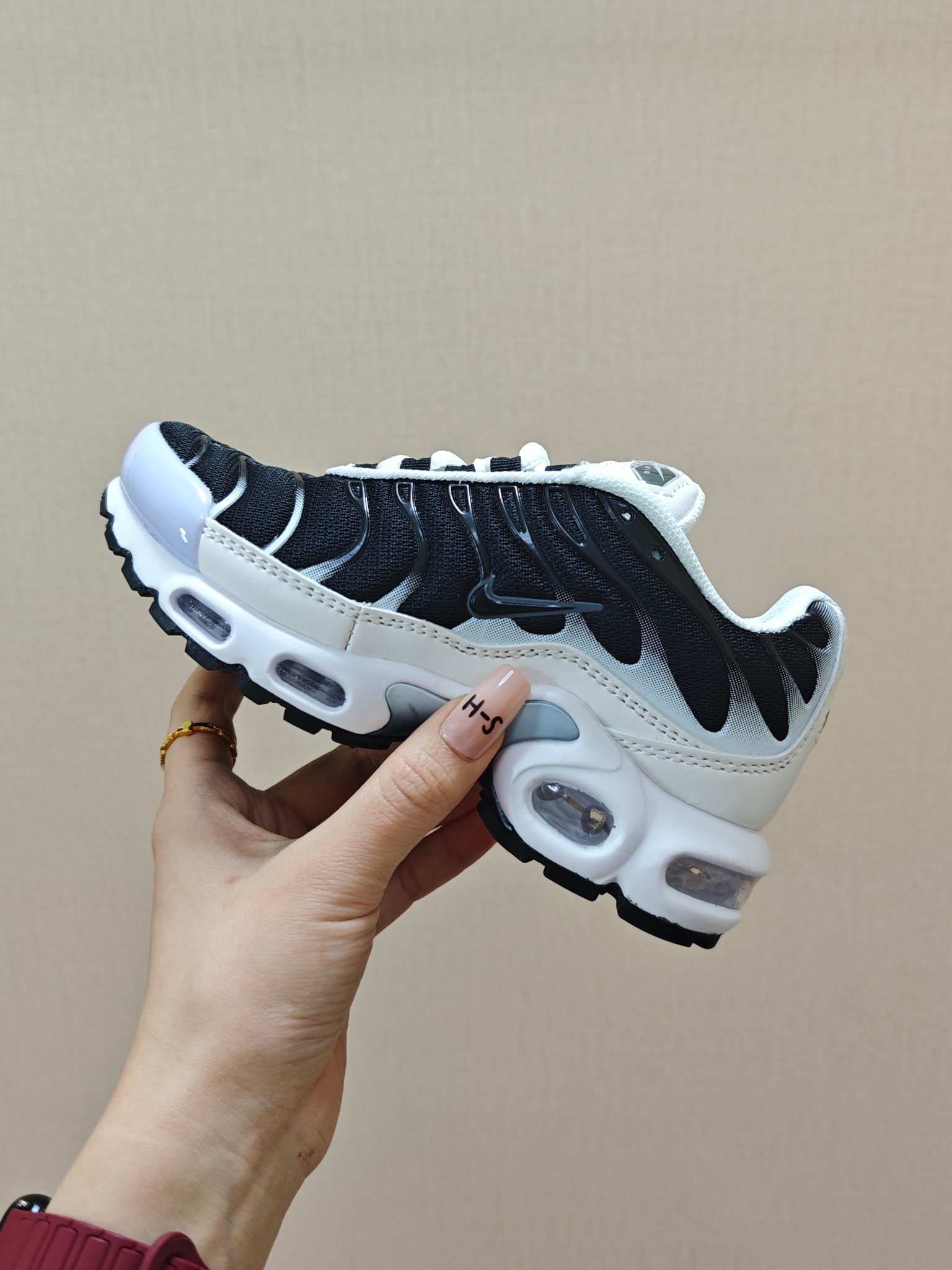 图片[2]-耐克 MAX plus全掌气垫儿童运动鞋 尺码：24-35码 超赞的全掌气垫，脚感超舒适👍🏻 优质鞋面拼接，质感满满💯 上学运动都是超合适单品❤️-选品中心