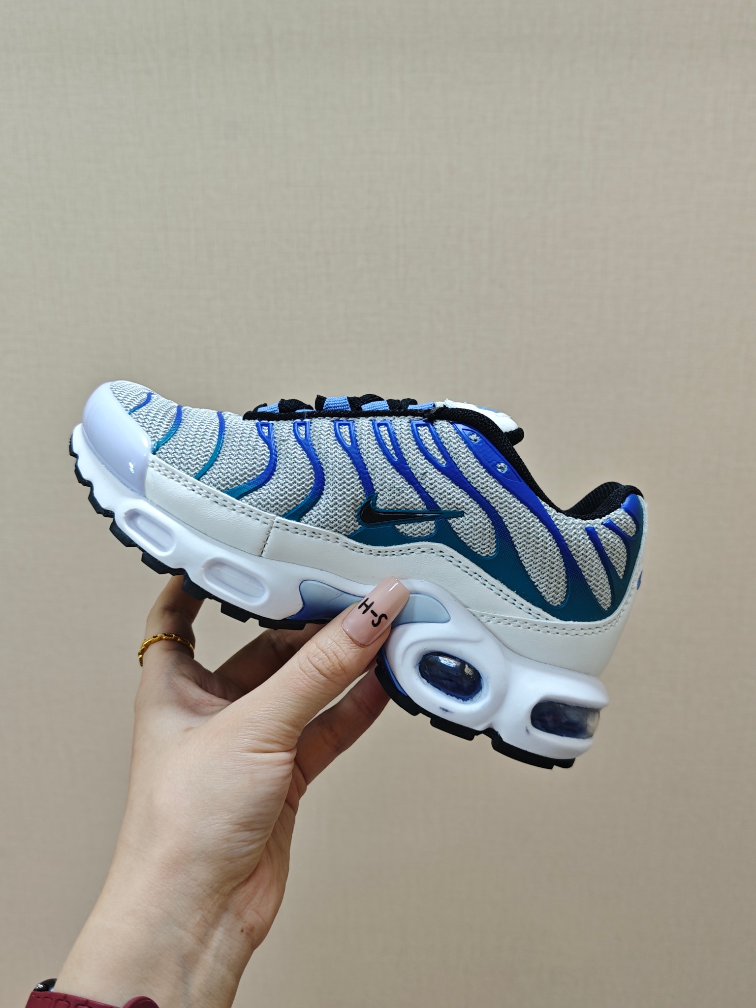 图片[2]-耐克 MAX plus全掌气垫儿童运动鞋 尺码：24-35码 超赞的全掌气垫，脚感超舒适👍🏻 优质鞋面拼接，质感满满💯 上学运动都是超合适单品❤️-选品中心