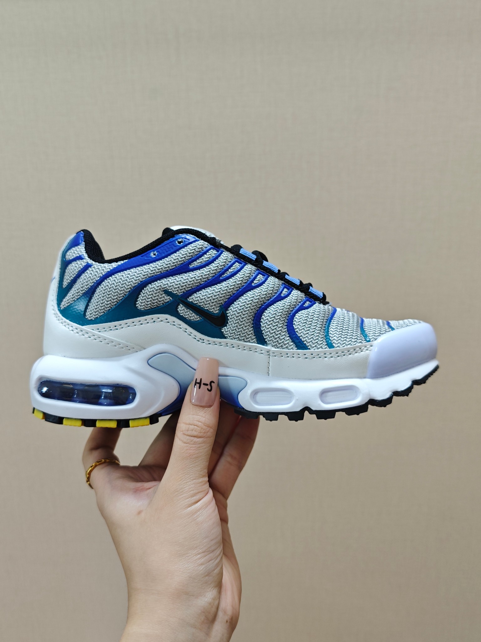 图片[3]-耐克 MAX plus全掌气垫儿童运动鞋 尺码：24-35码 超赞的全掌气垫，脚感超舒适👍🏻 优质鞋面拼接，质感满满💯 上学运动都是超合适单品❤️-选品中心